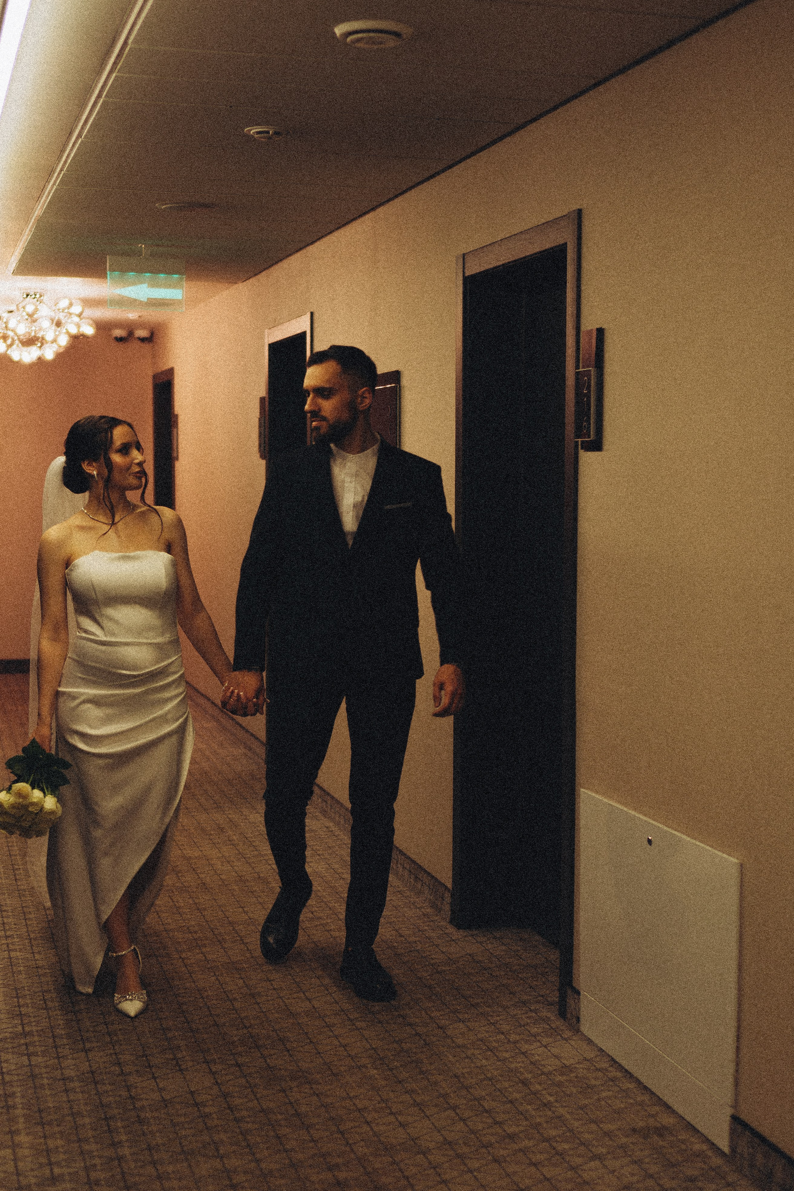 СВАДЕБНАЯ СЬЕМКА СБОРОВ ЖЕНИХА И НЕВЕСТЫ В ОТЕЛЕ И ТАКЖЕ ФОТОСЕССИИЯ В ОТЕЛЕЕ МЕГАПОЛИС БРЯНСК. Профессиональный фотограф, Санкт-Петербург — Виктория Богомолова