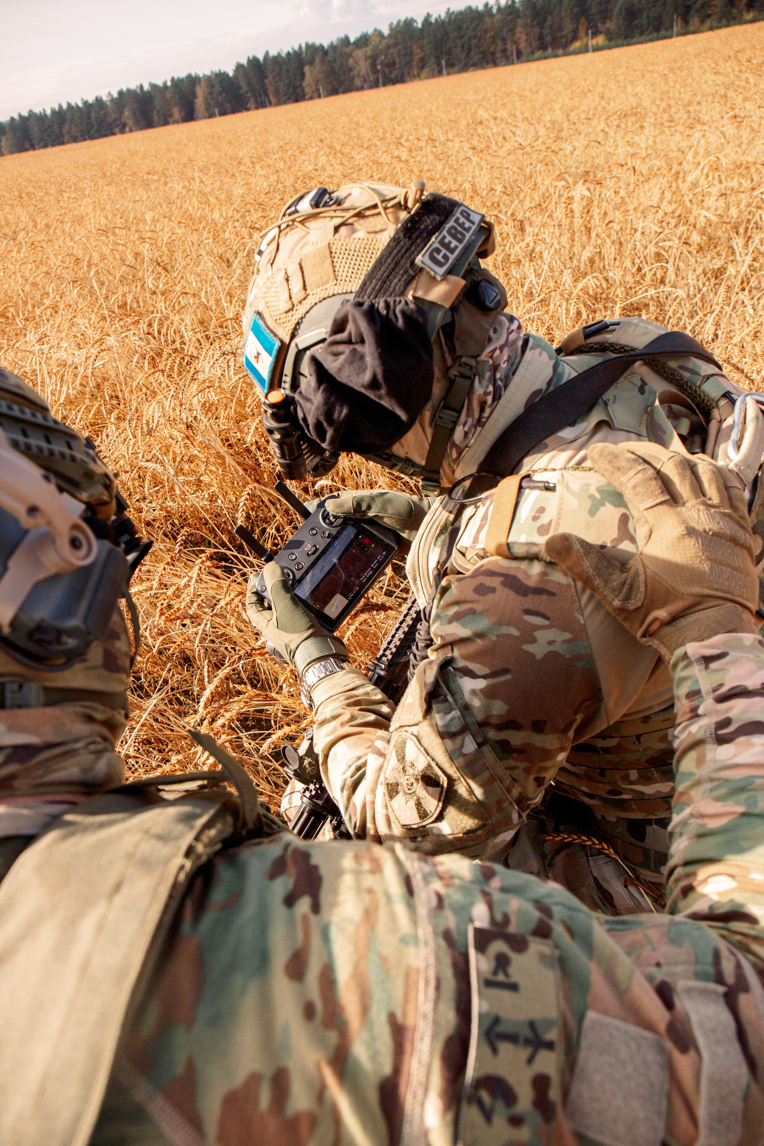 Поле. Для тех, кто не ждёт удачи, а создаёт её. Каждая фотосессия — это твой момент, твой стиль, твой успех. 📸