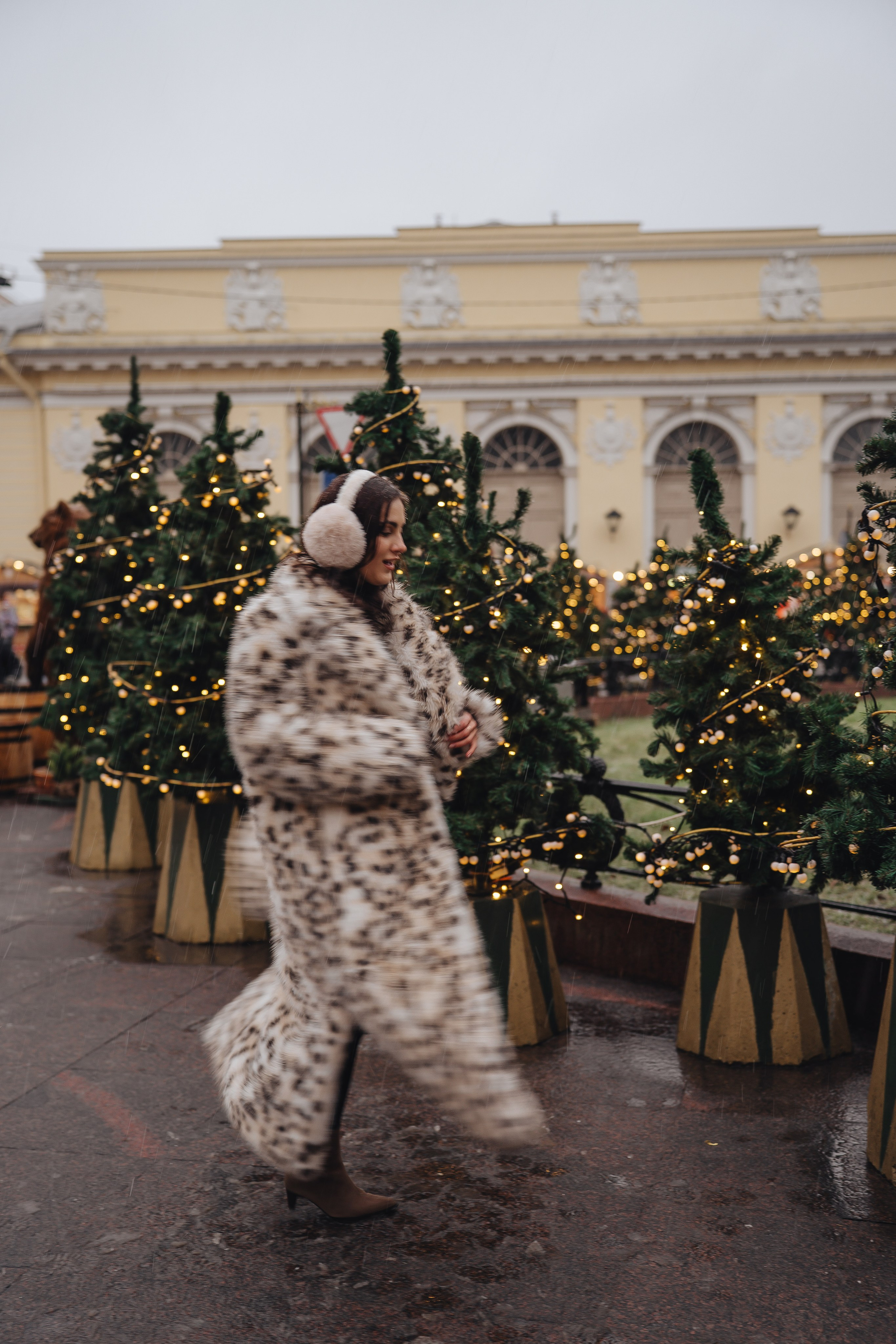 ПРОГУЛКА НА МАНЕЖНОЙ ПЛОЩАДИ ДЛЯ ДЕВУШКИ ПЕРЕД НОВЫМ ГОДОМ (НОВОГОДНЯЯ ФОТОСЕССИИЯ НА МАНЕЖНОЙ ПЛОЩАДИ). Профессиональный фотограф, Санкт-Петербург — Виктория Богомолова