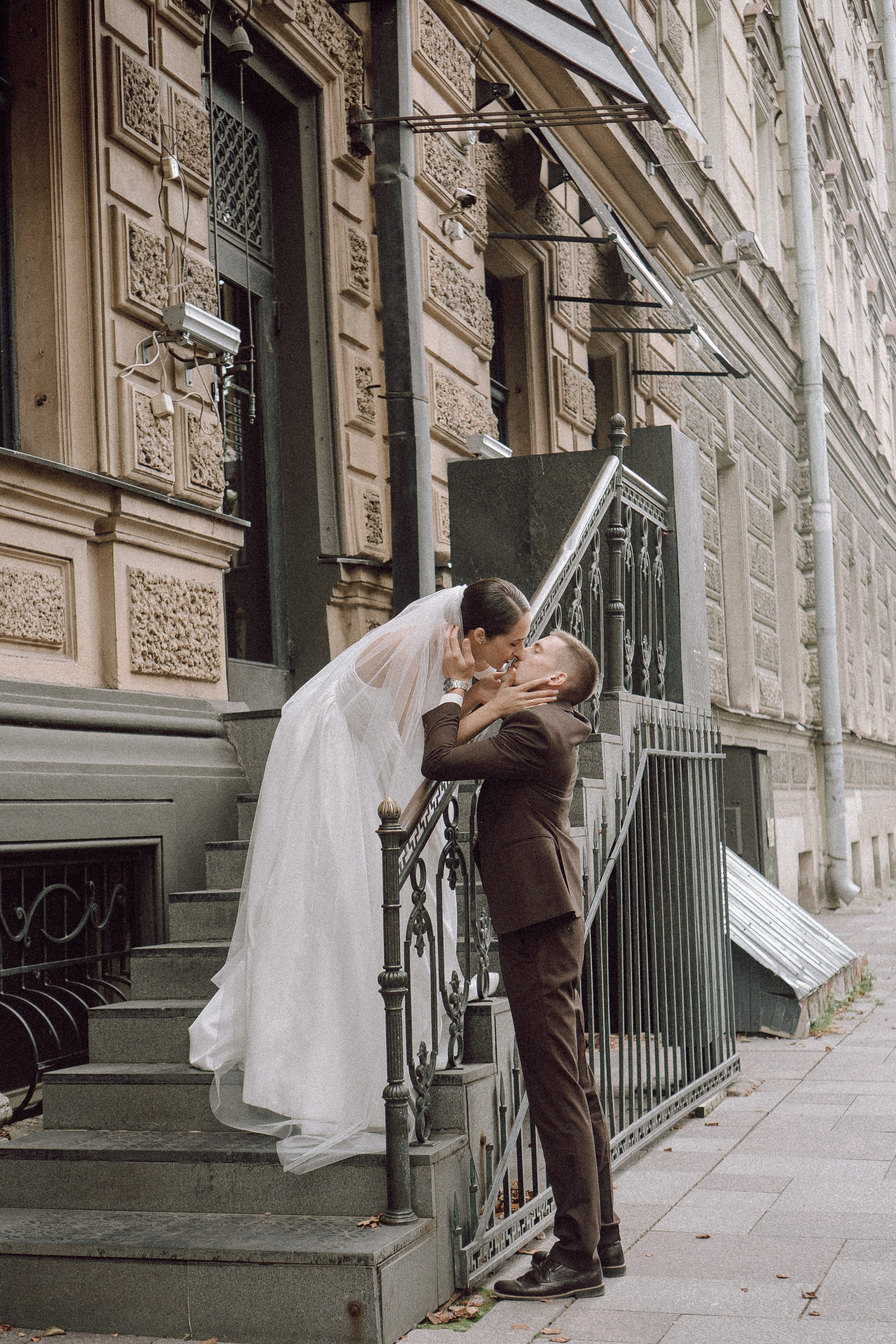 СВАДЕБНАЯ ПРОГУЛКА В САНТК-ПЕТЕРБУРГЕ (ИСАКИЕВСКИЙ СОБОР, ЗИМНЯЯ КАНАВКА, ЭРМИТАЖ И БОЛЬШАЯ МОРСКАЯ УЛИЦА). Профессиональный фотограф, Санкт-Петербург — Виктория Богомолова