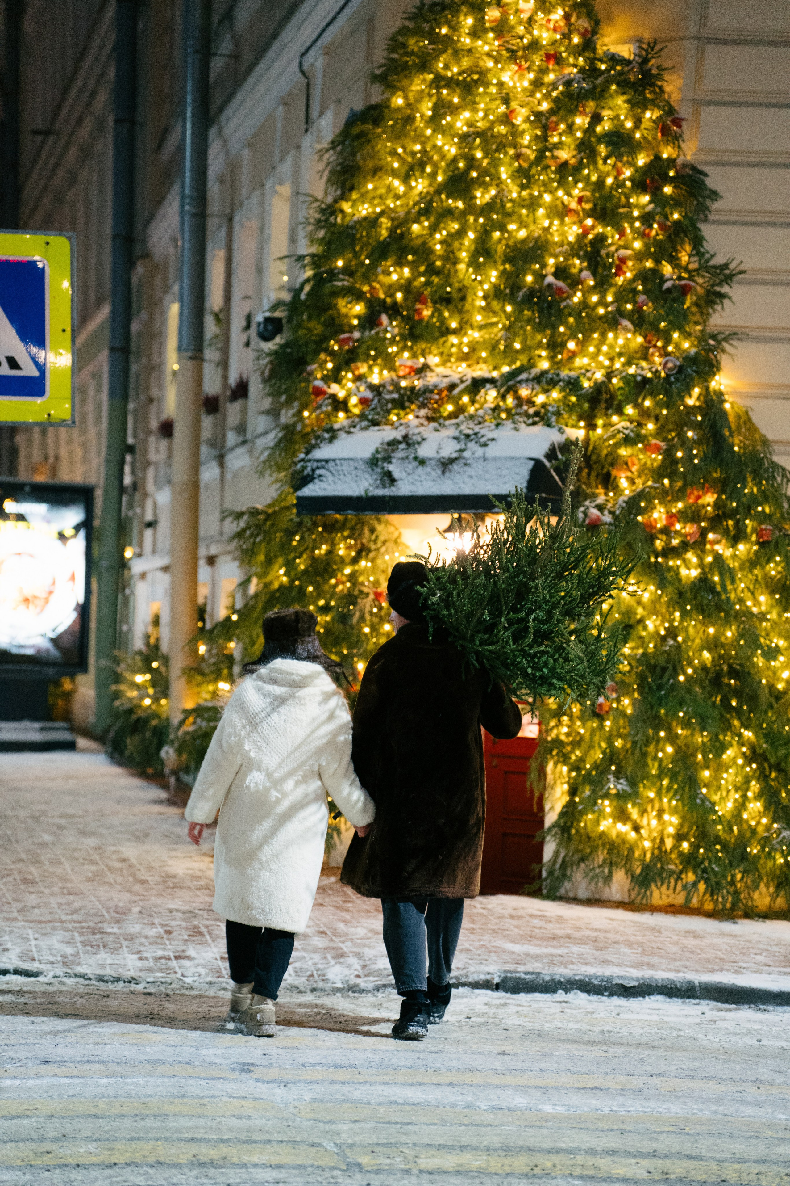 НОВОГОДНЯЯ ПРОГУЛКА ПАРЫ ПО ЧЕРНЫШЕВСКОЙ ПЕРЕД НОВЫМ ГОДОМ. Профессиональный фотограф, Санкт-Петербург — Виктория Богомолова