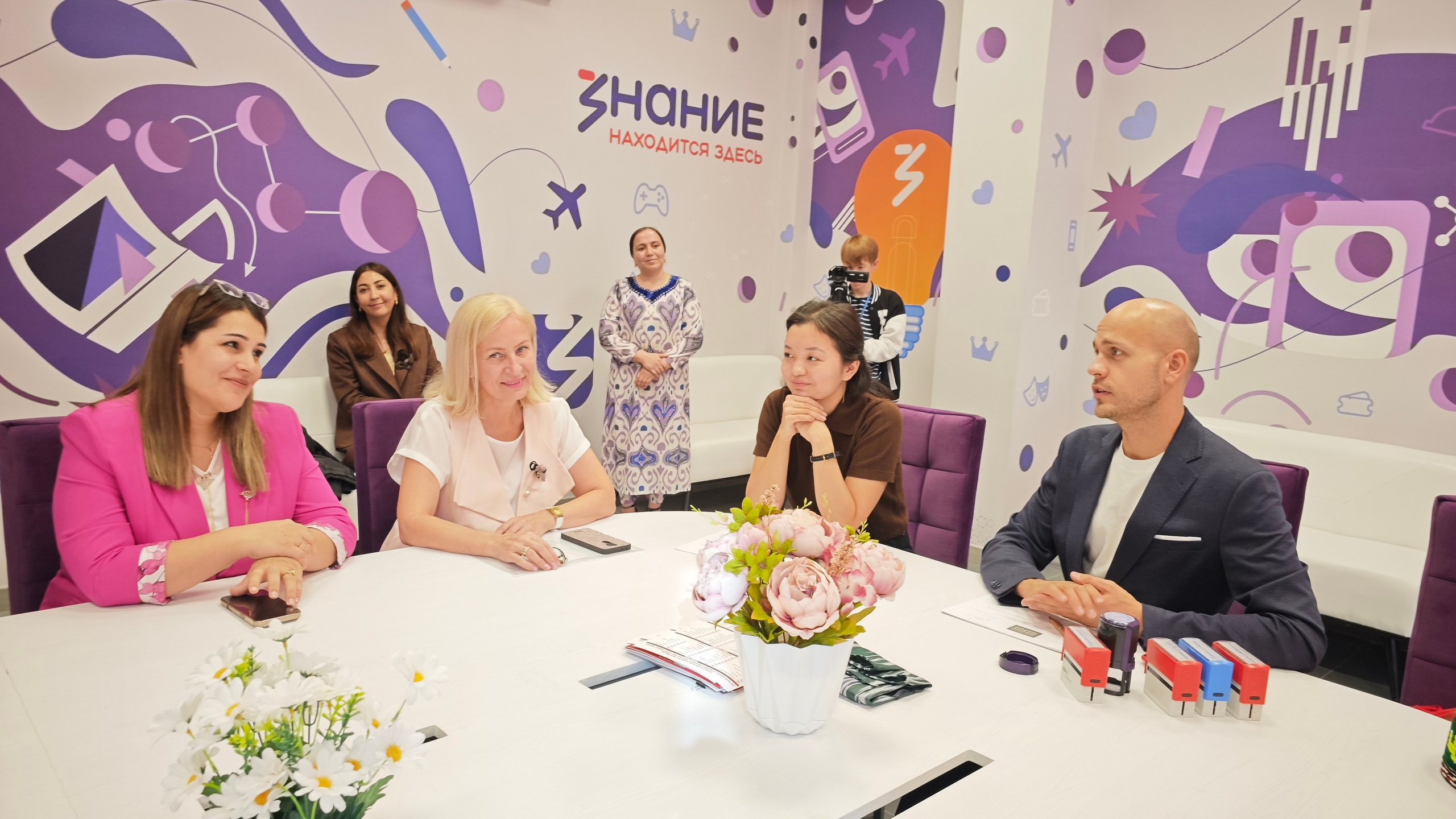 1 ноября 2025 г, г. Бохтар, Таджикистан. Золотое яблочко