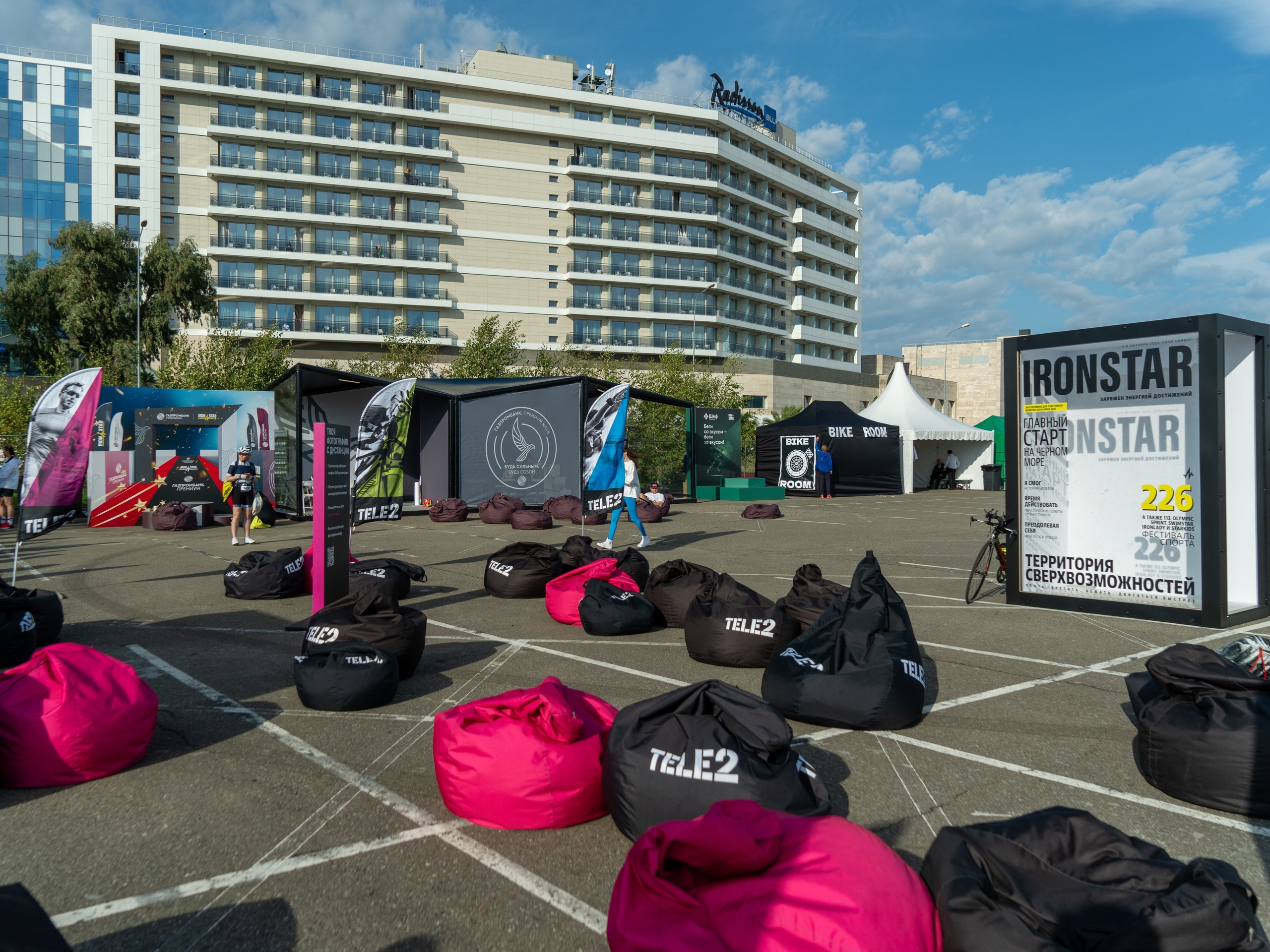 Фотоотчет партнерской интеграции для компании TELE2 на фестивале Ironstar. Репортажный фотограф в Красной Поляне и Сочи Павлюченко Екатерина