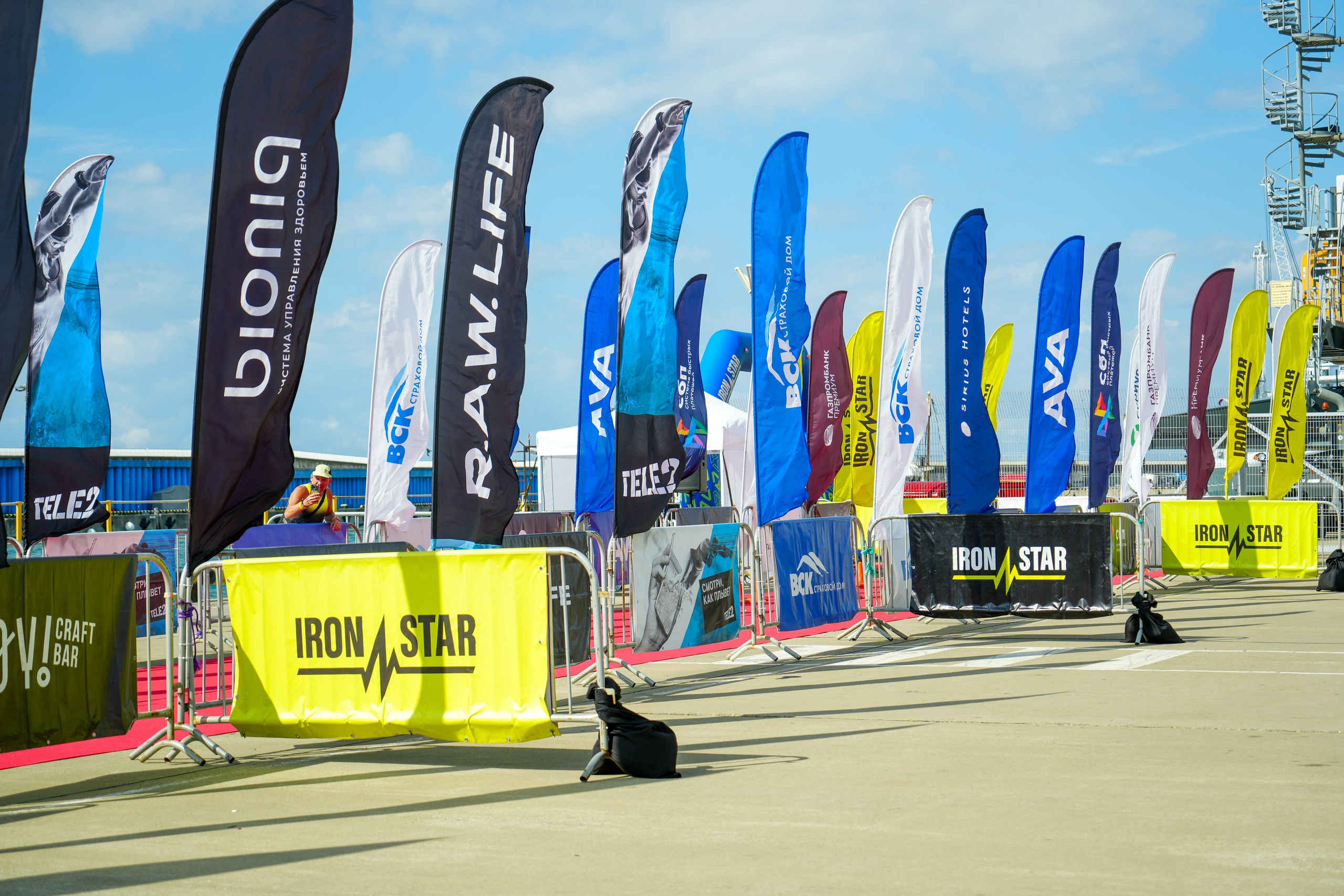 Фотоотчет партнерской интеграции для компании TELE2 на фестивале Ironstar. Репортажный фотограф в Красной Поляне и Сочи Павлюченко Екатерина
