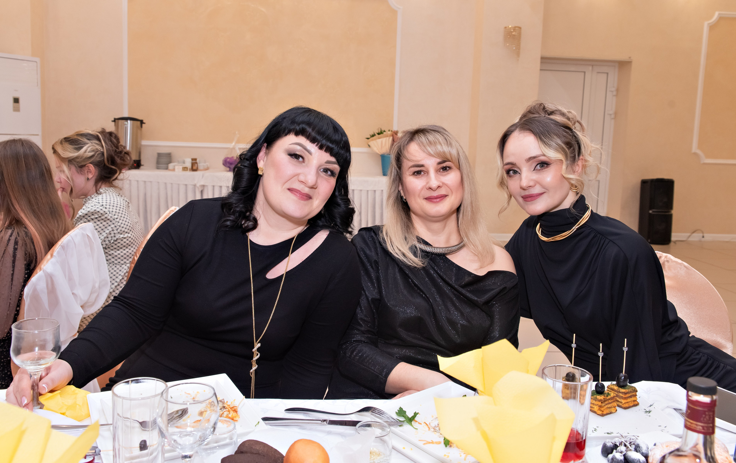 Юбилей Ирины. Ведущая — Наталья Белозерова. Банкетный зал — столовая Радио Завода. Семейный и портретный фотограф Кыштым Челябинск Марина Шигапова