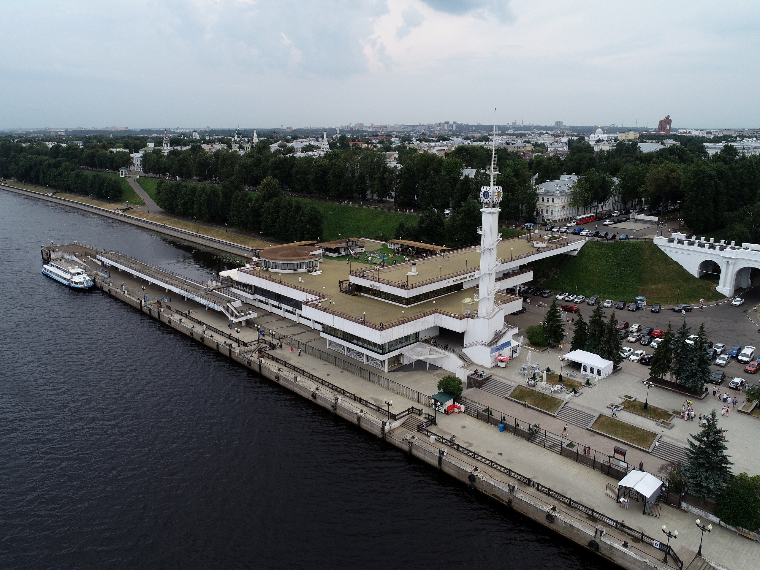 Аэросъёмка в Ярославле дрон квадрокоптер — портфолио Грибов Медиа. Фото и видеосъёмка в Ярославле | Грибов Медиа контент студия  — от 2500 ₽/час