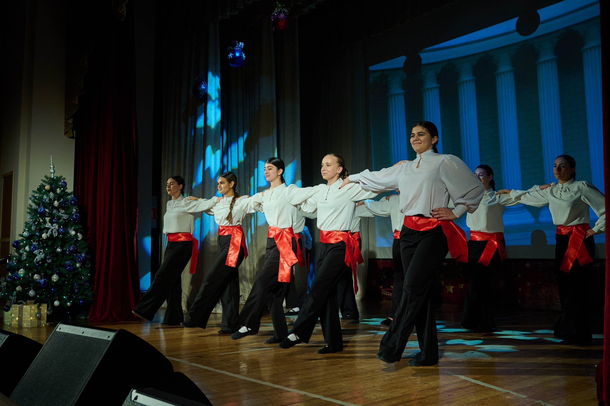 Концерт НГ В ДК. Жизнь курорта Кабардинка в фотографиях