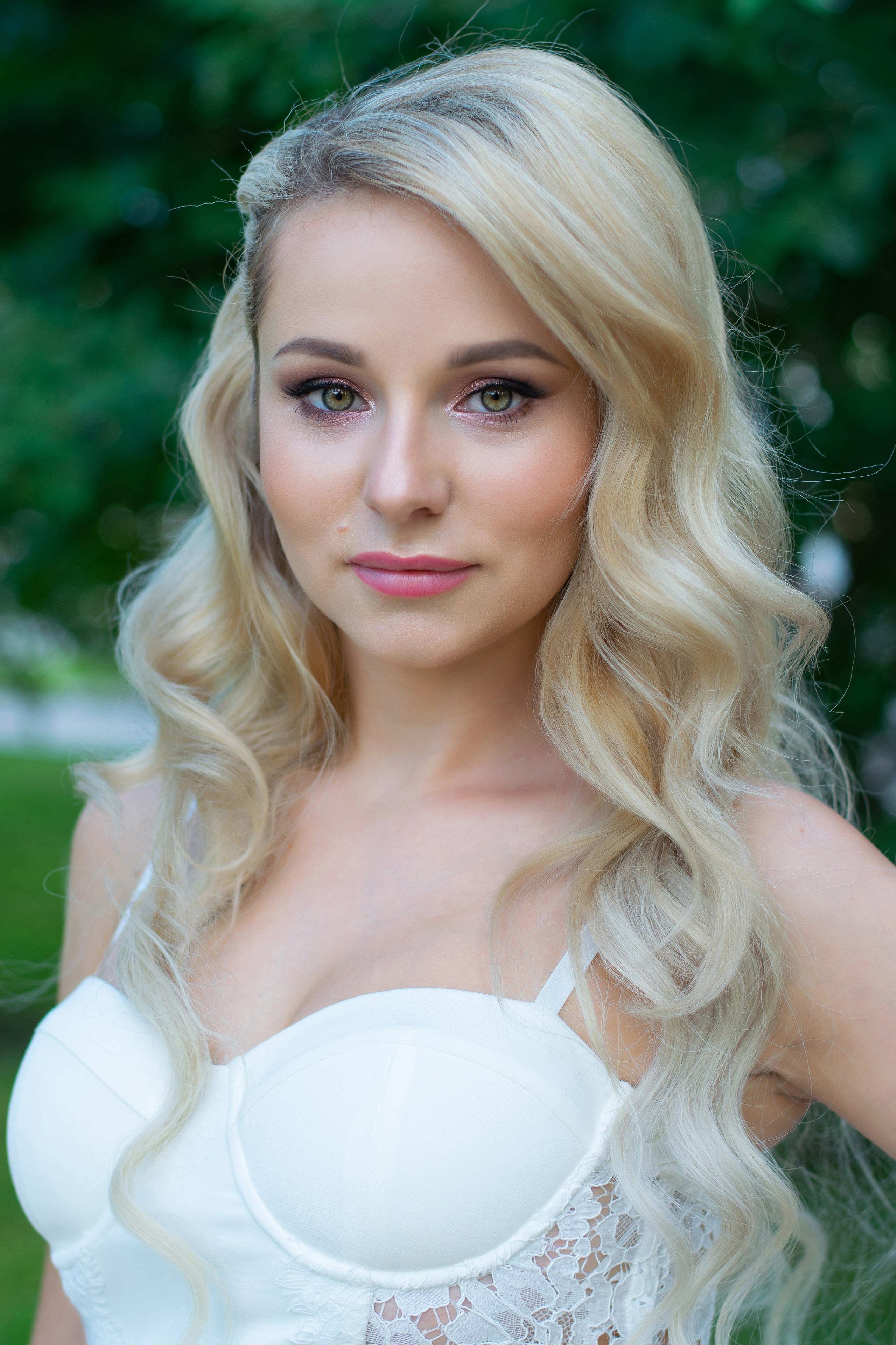 Портрет девушки с естественным светом.