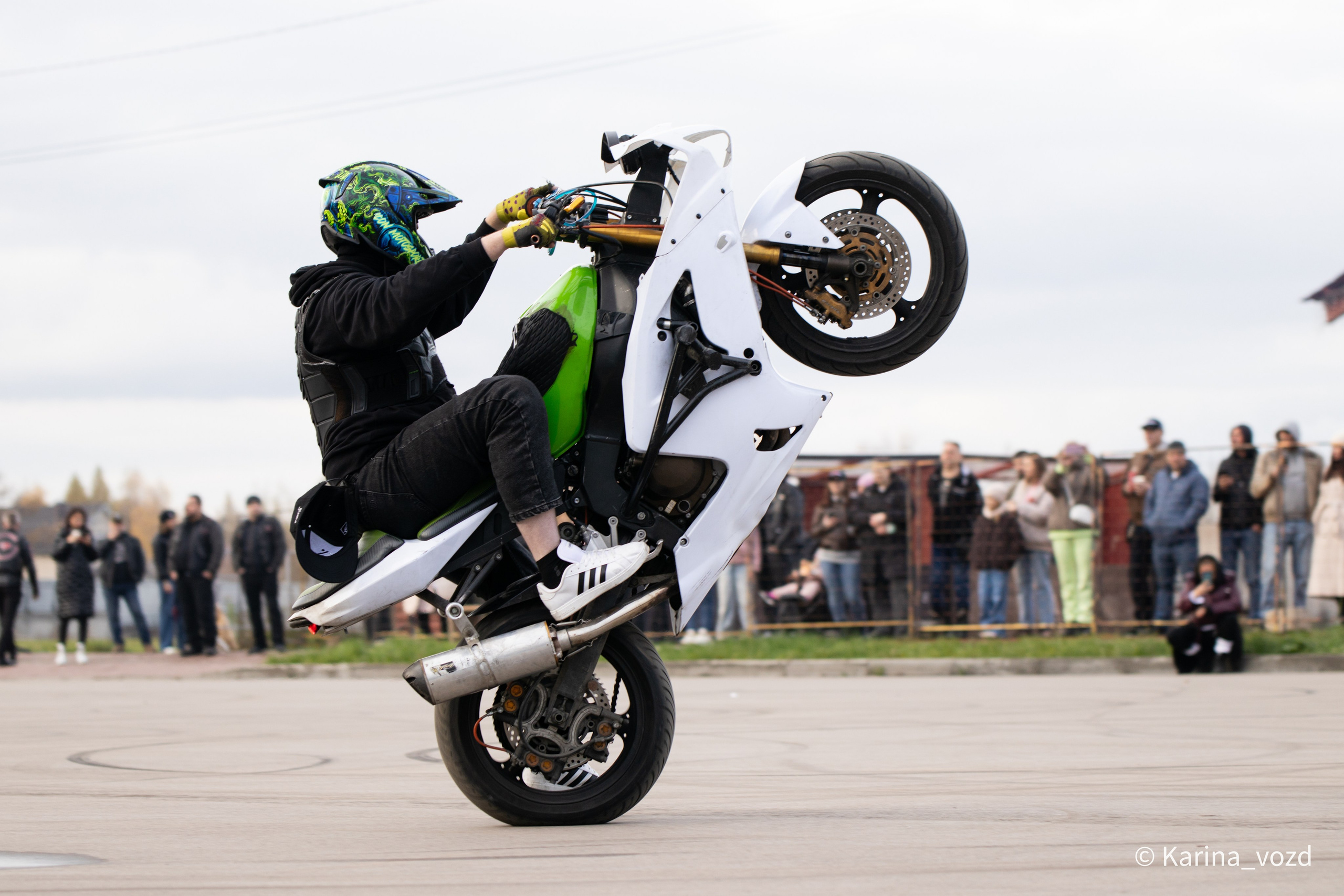 Выступление команды МОТО ШОУ SMT (Стантрайдинг, мотошоу). Репортажный фотограф в Москве и Зеленограде Karina-vozd