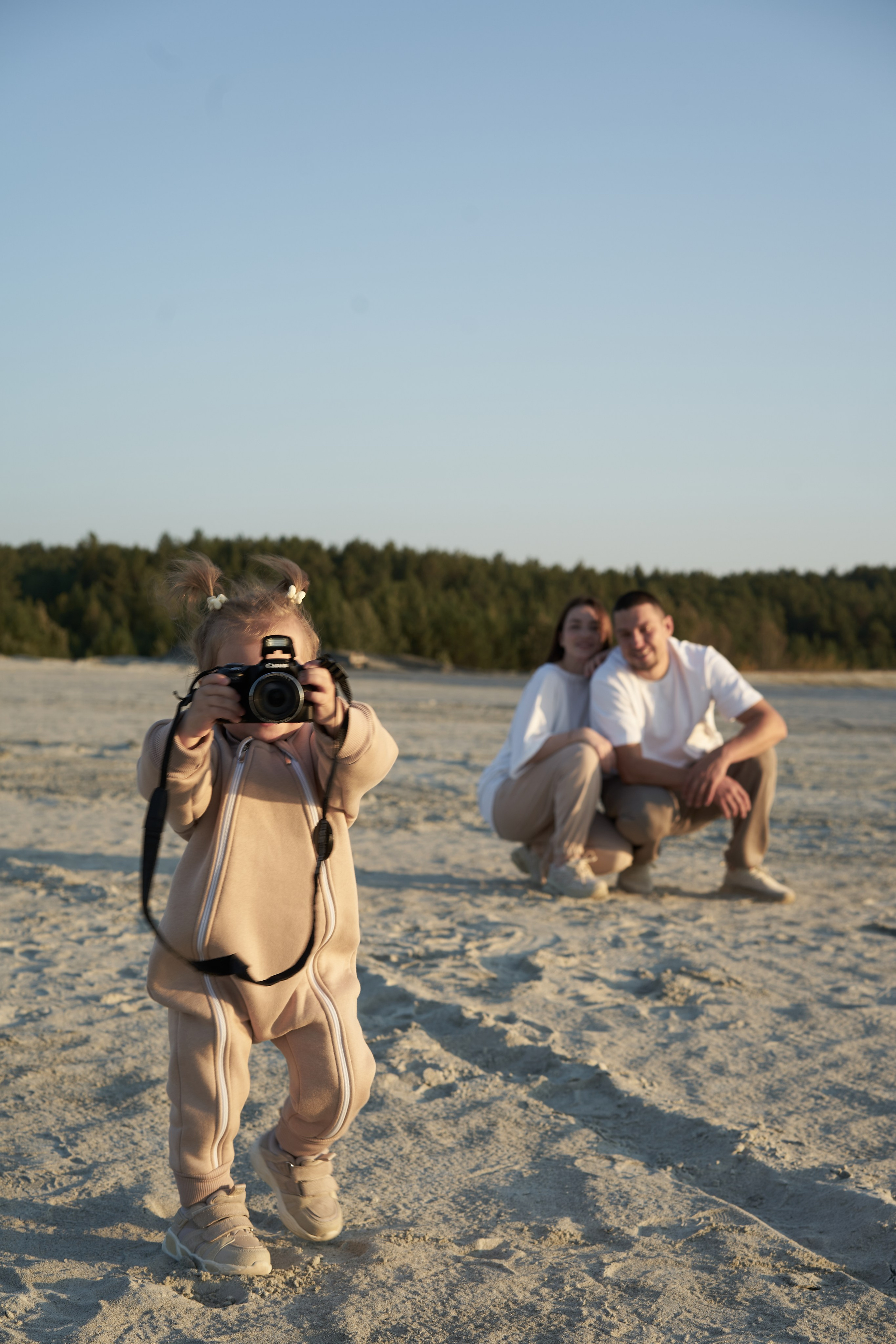 Семейная фотосессия на закате в песках. Фотограф Екатеринбург Кокшарова Александра