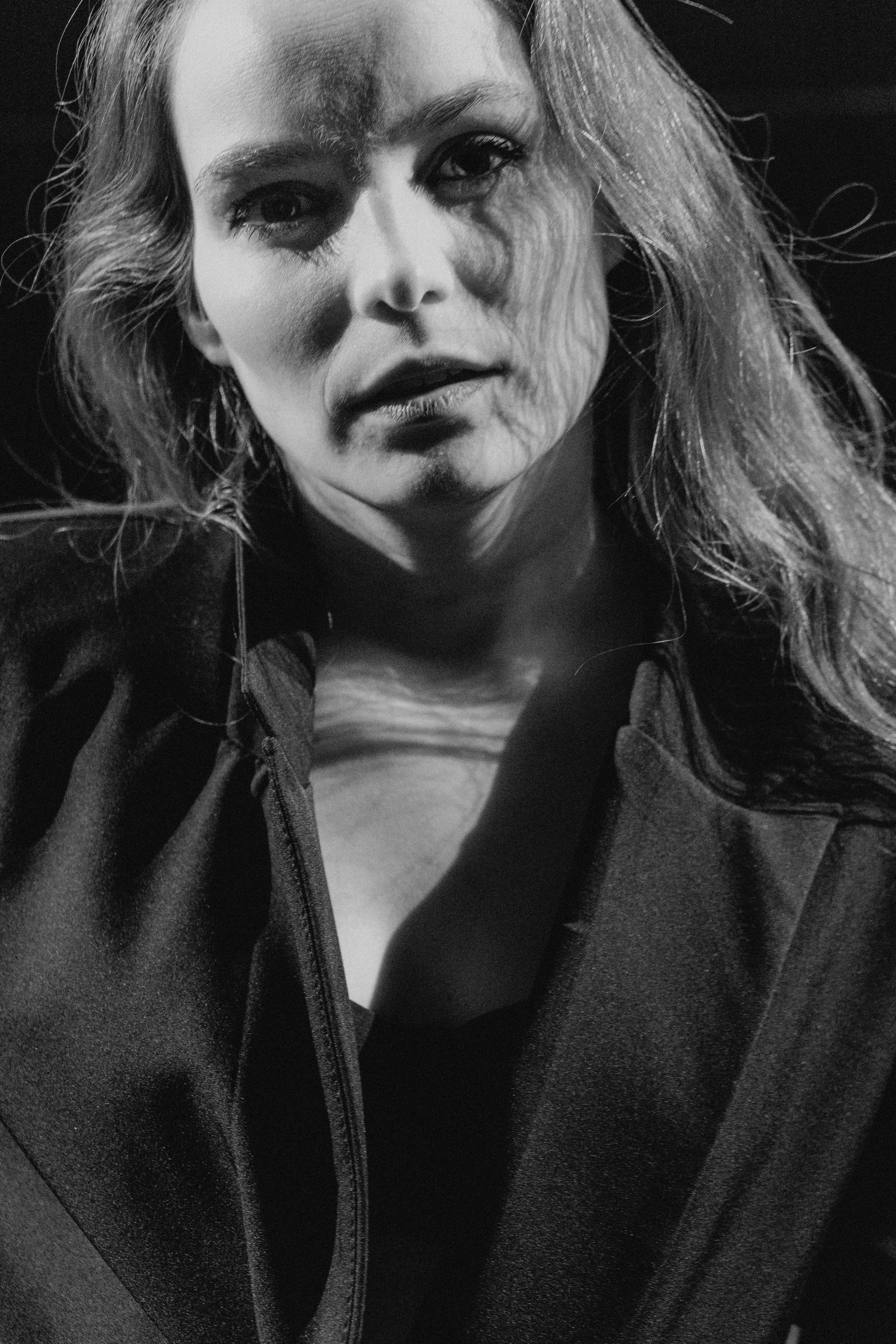 Настя — актриса театра и кино. Денис Марков — фотограф в Екатеринбурге