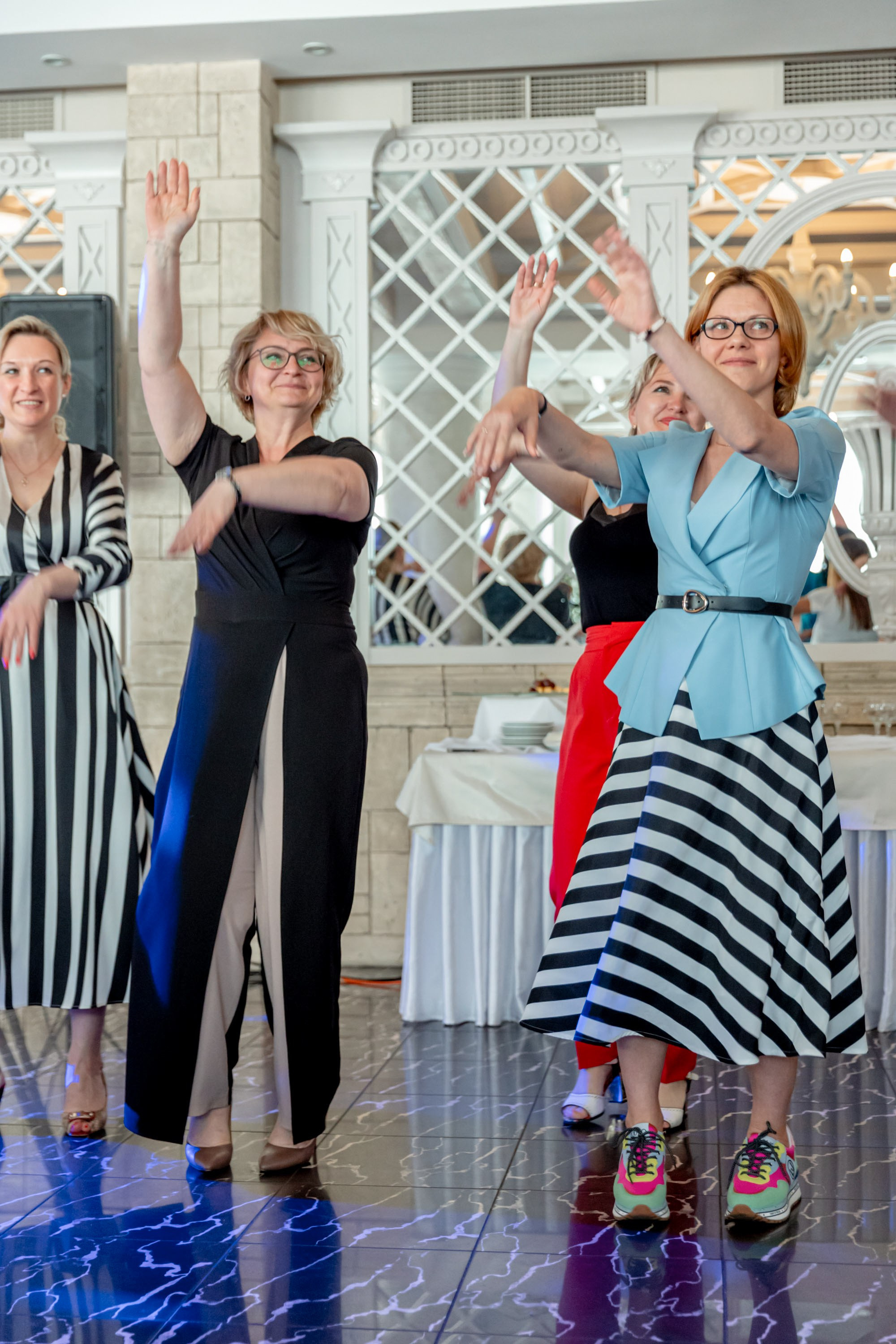 Фотосъёмка школьного выпускного в ресторане. Фотограф на праздник, корпоратив, День Рождения и Юбилей в г. Санкт-Петербурге Алексей Анкушев