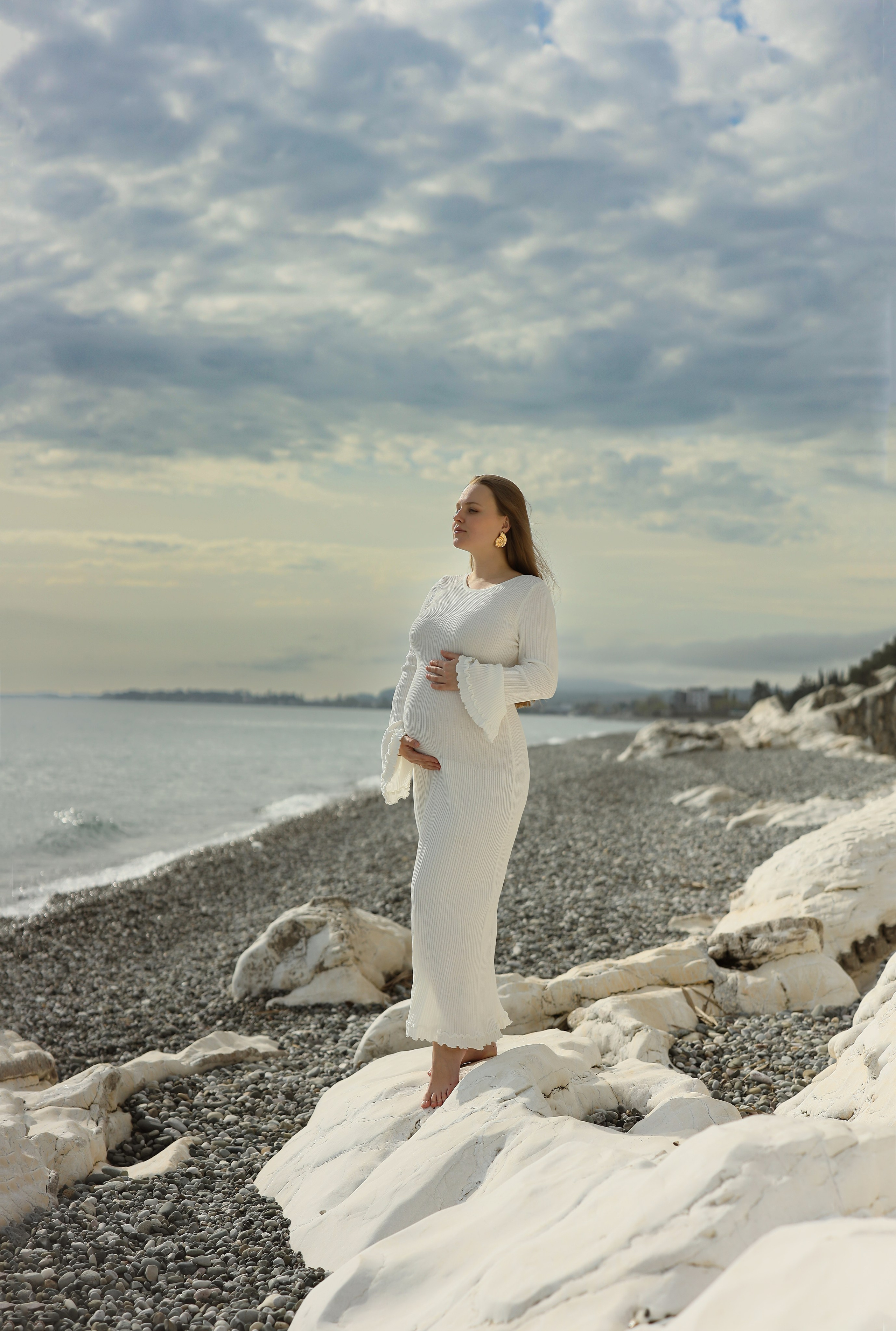 фотосессия беременности на пляже белые скалы в Абхазии, Гагра