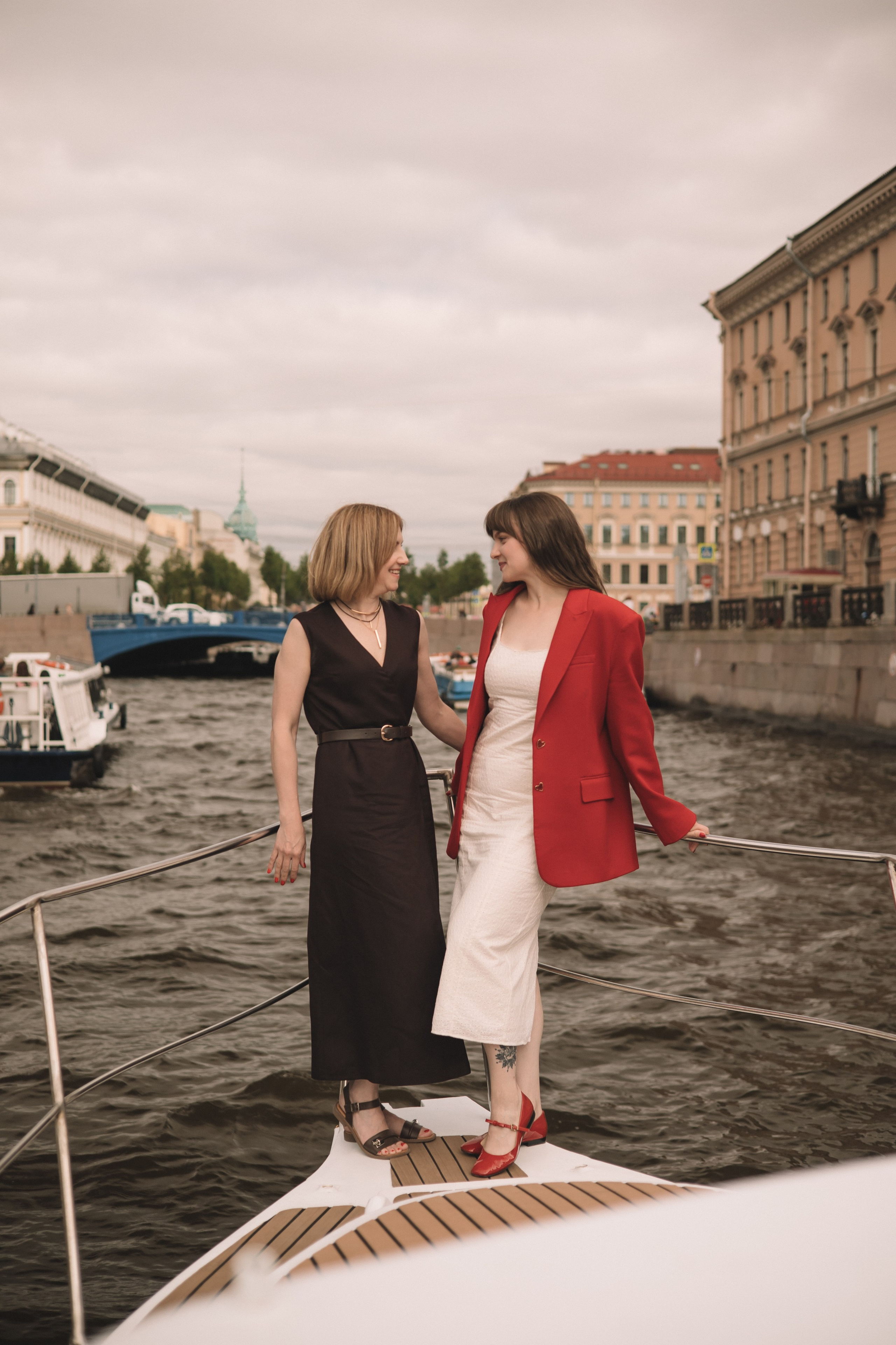 День Рождения на катере. Семейный фотограф в Санкт-Петербурге. Запечатление мгновений и ярких воспоминаний в Вашей жизни