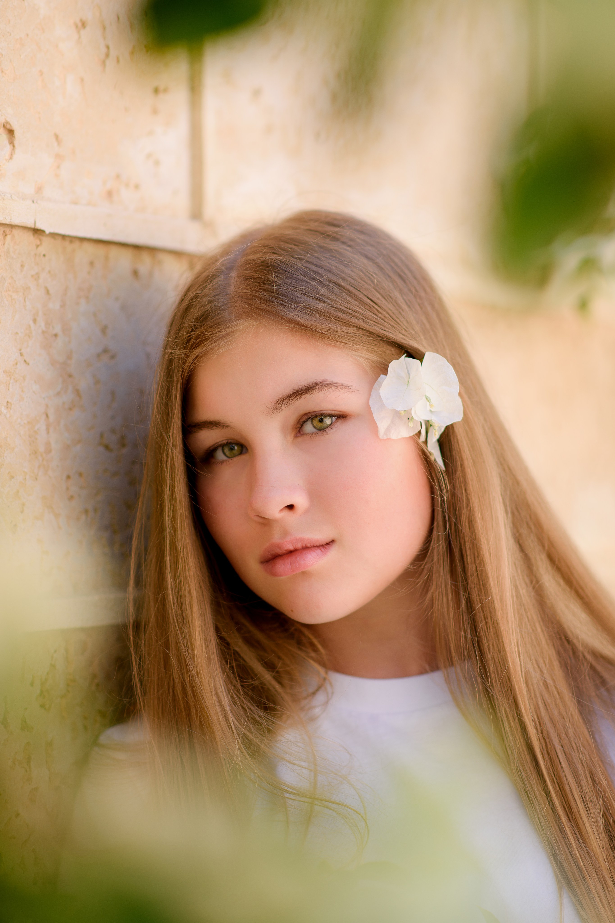 Фотосессия девочки подростка в старом городе. Главная