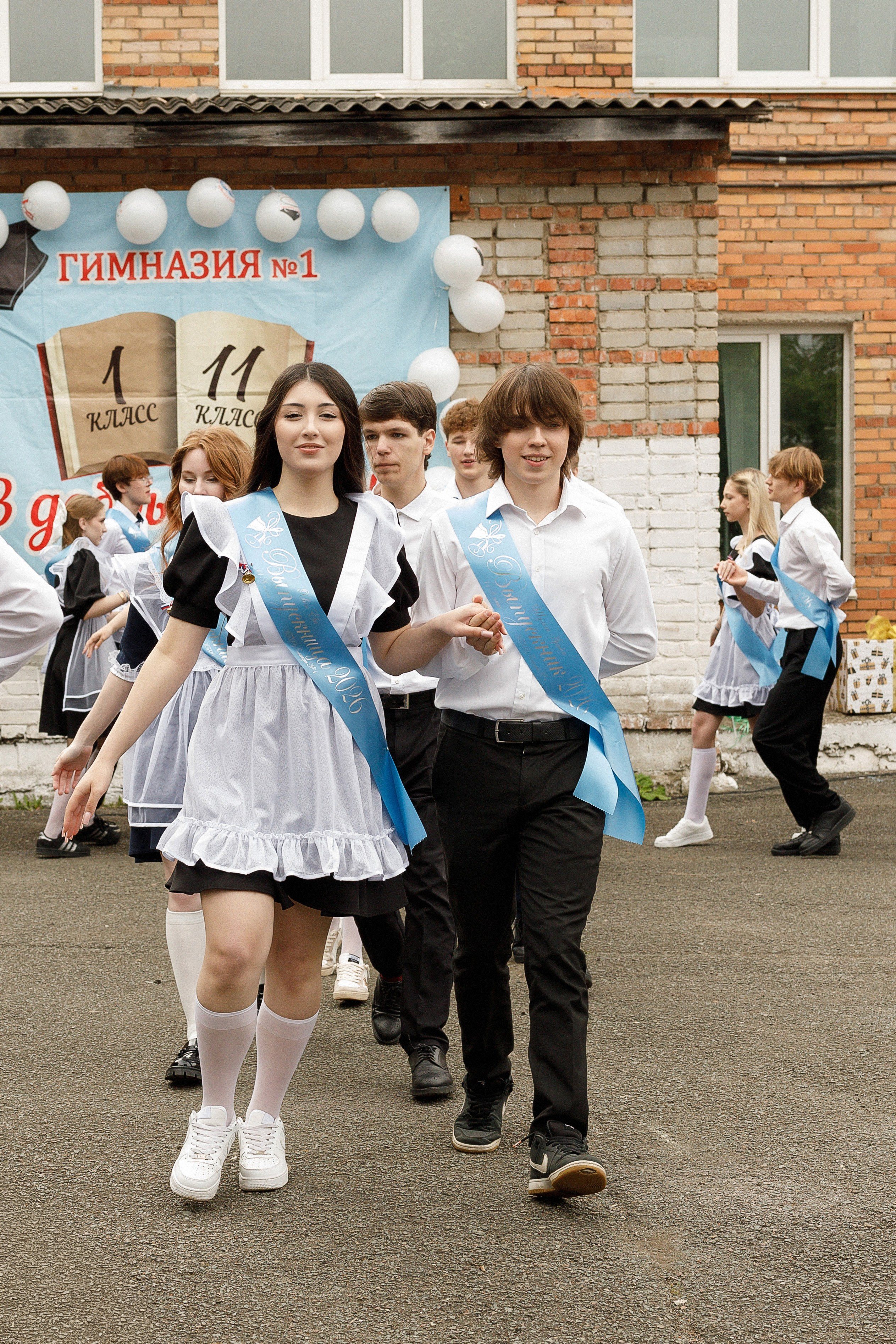 Последний звонок Гимназия Артем. Photoalbum-vl.ru
