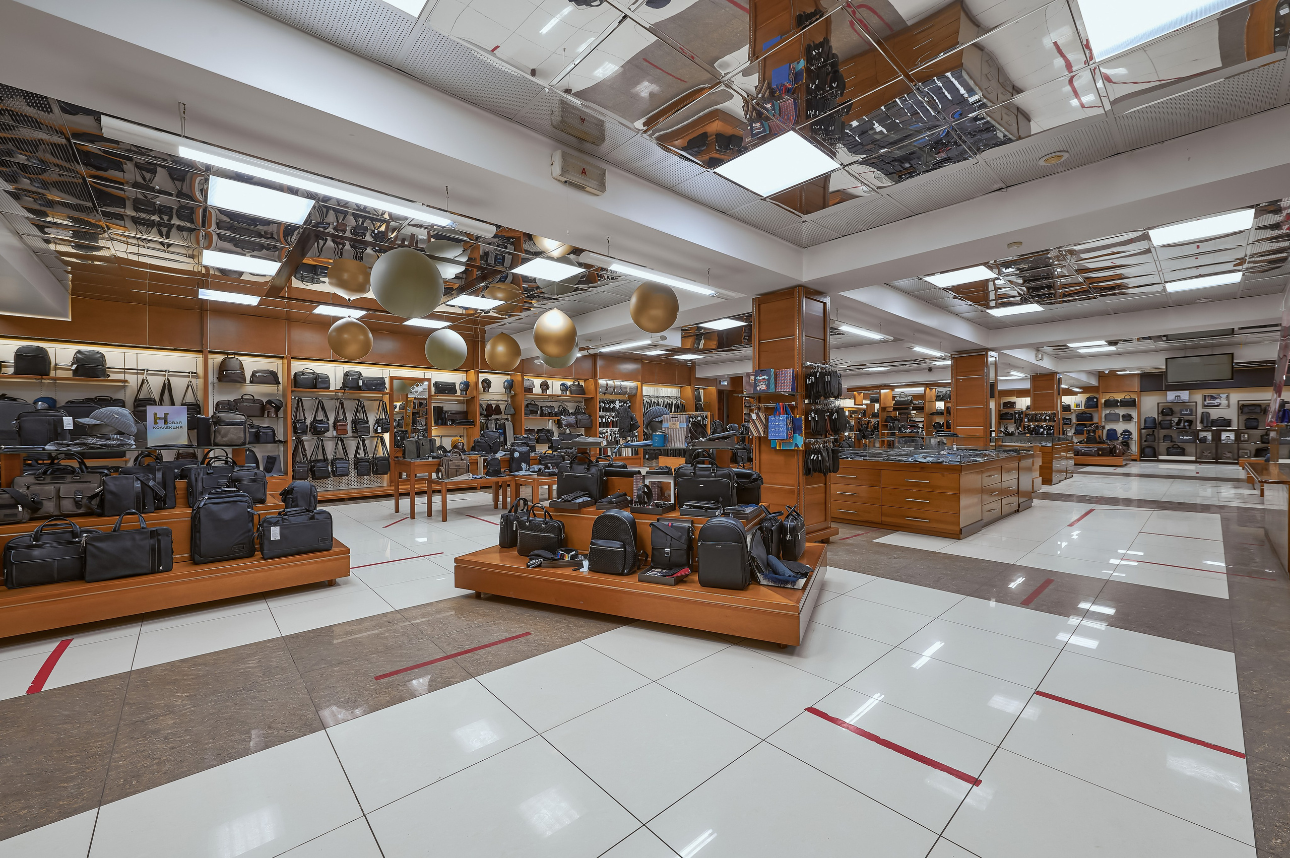 Портфолио по интерьерной и экстерьерной фотосъёмки: Мир Сумок — Правый берег. Фотограф Яковлев Роман — Красноярск