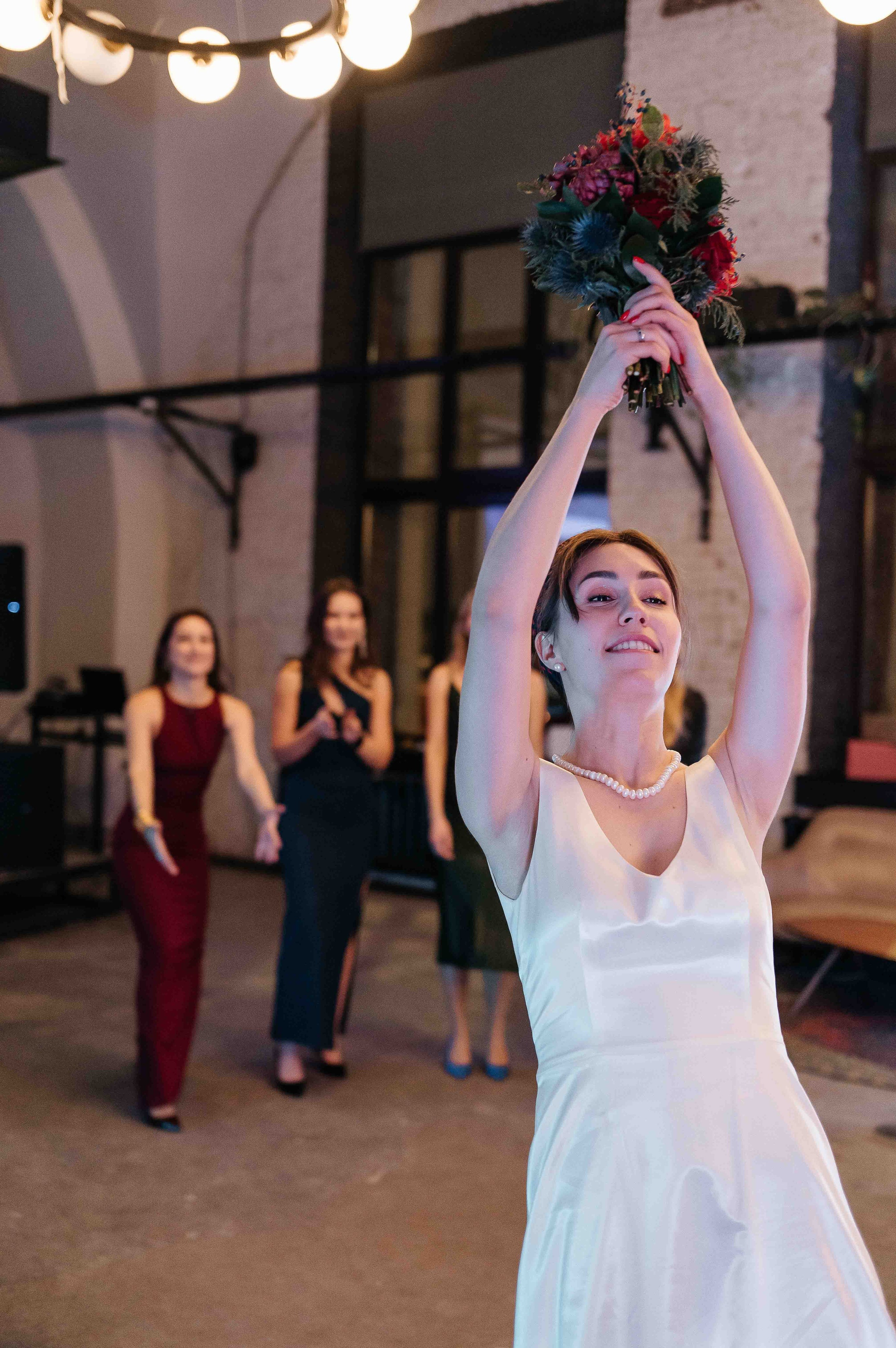 Утро невесты в гостинице. Свадебный и семейный фотограф в Котласе Никита Попов