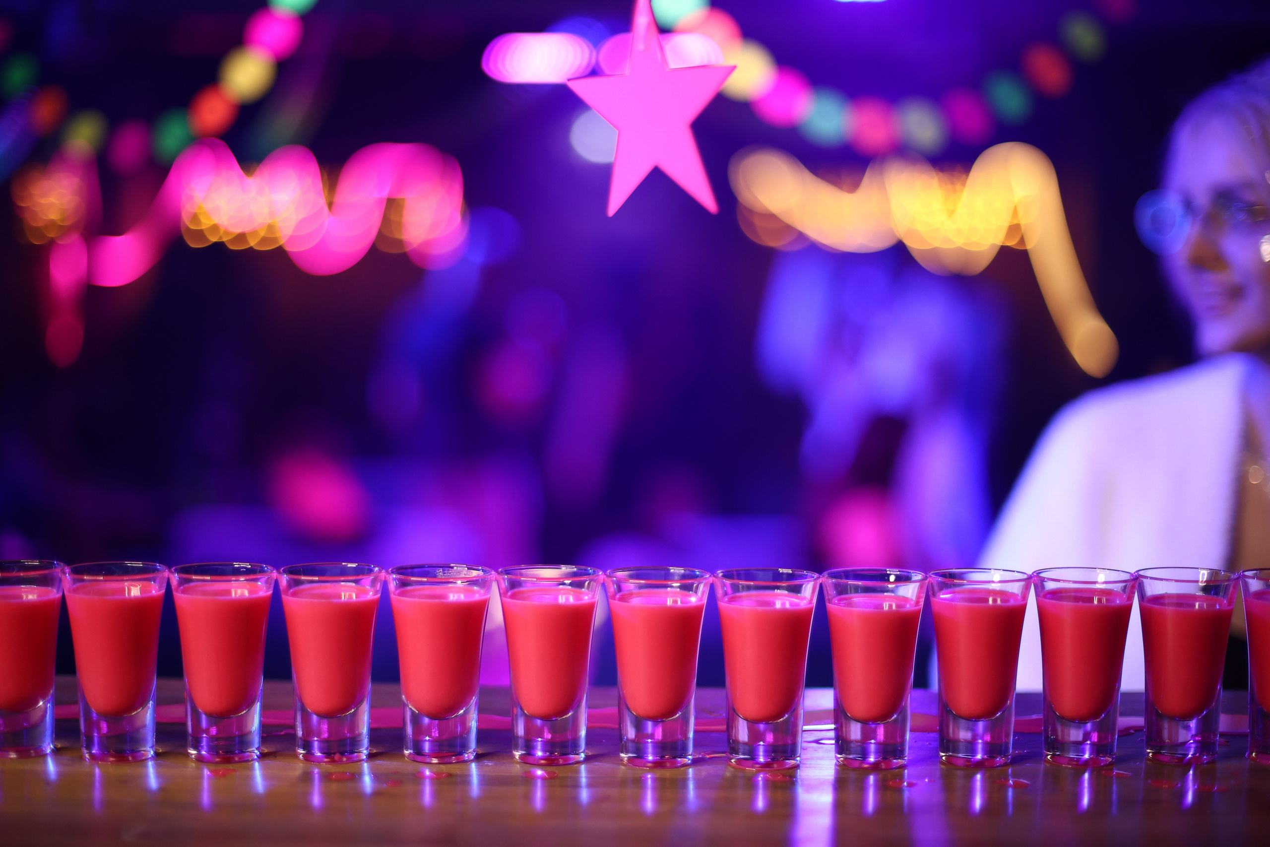 Neon Party 01.08.25. Мята Спортивная — Кальянная, караоке, бар в Минске