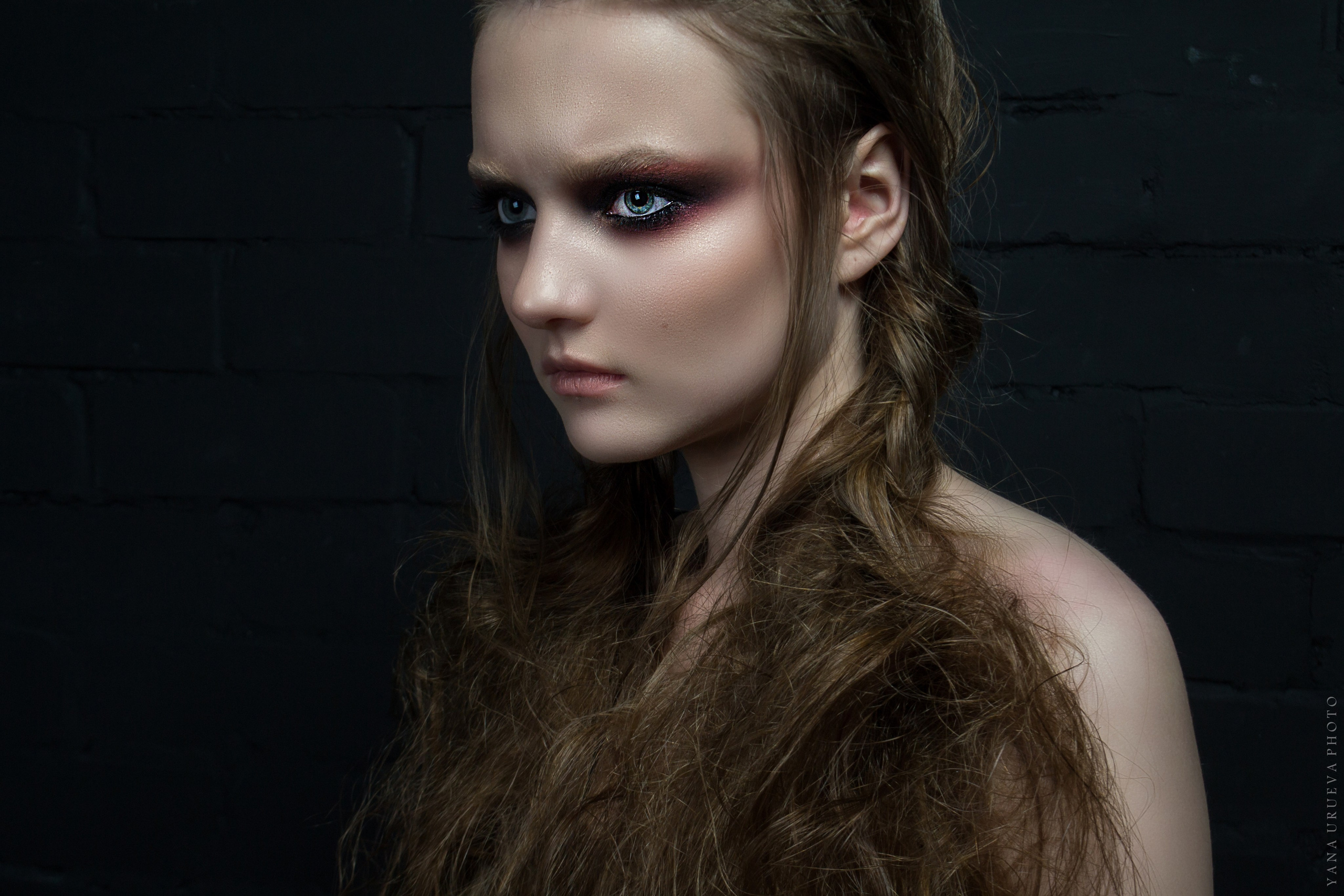 макияж амазонки на черном фоне