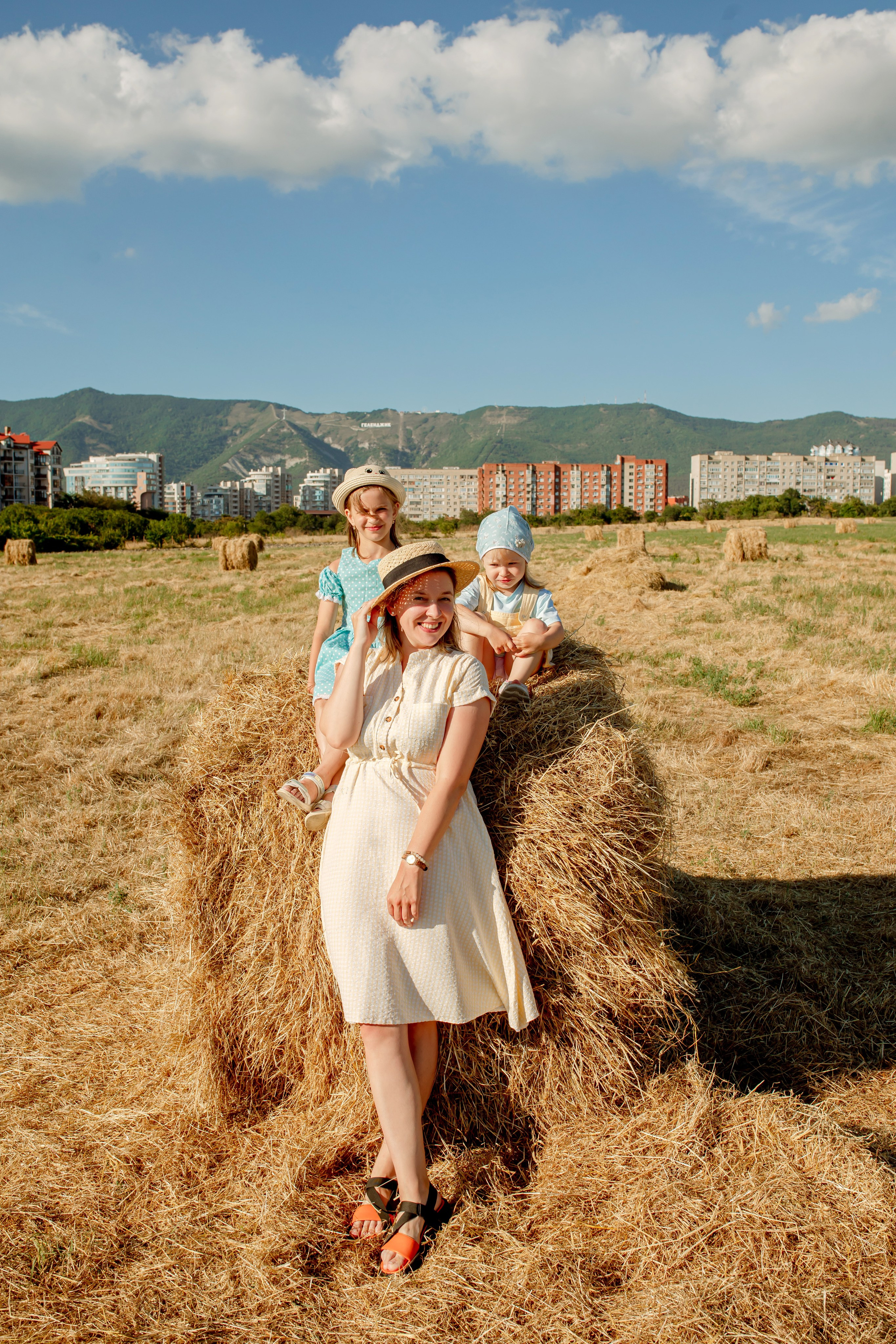 Екатерина и Алексей с дочками. Wedding and family photographer in Gelendzhik Victoria Balashova