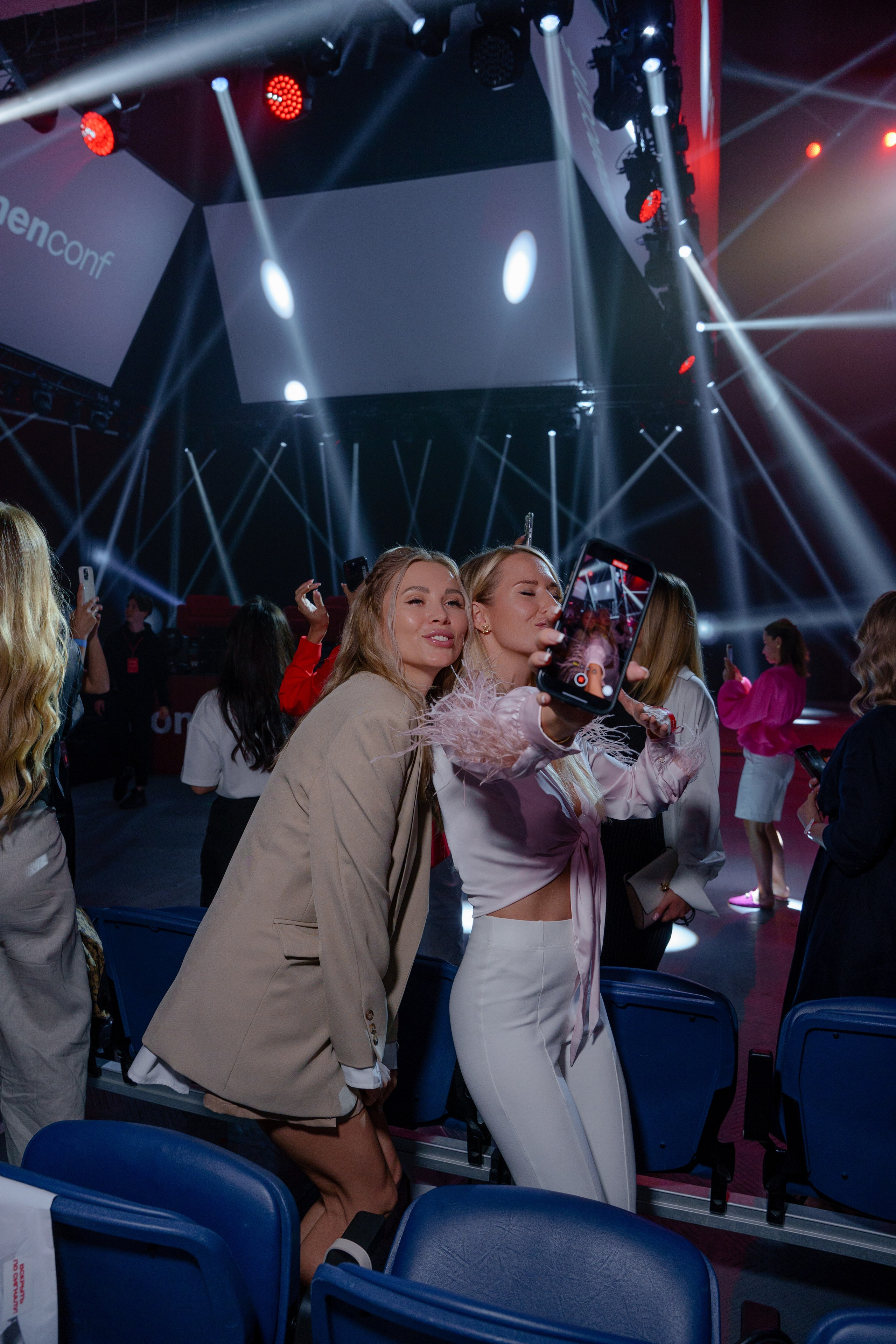 Фотограф на самую масштабную женскую конференцию в России WomenConf. Репортажный фотограф Москва Сергей Дружинин