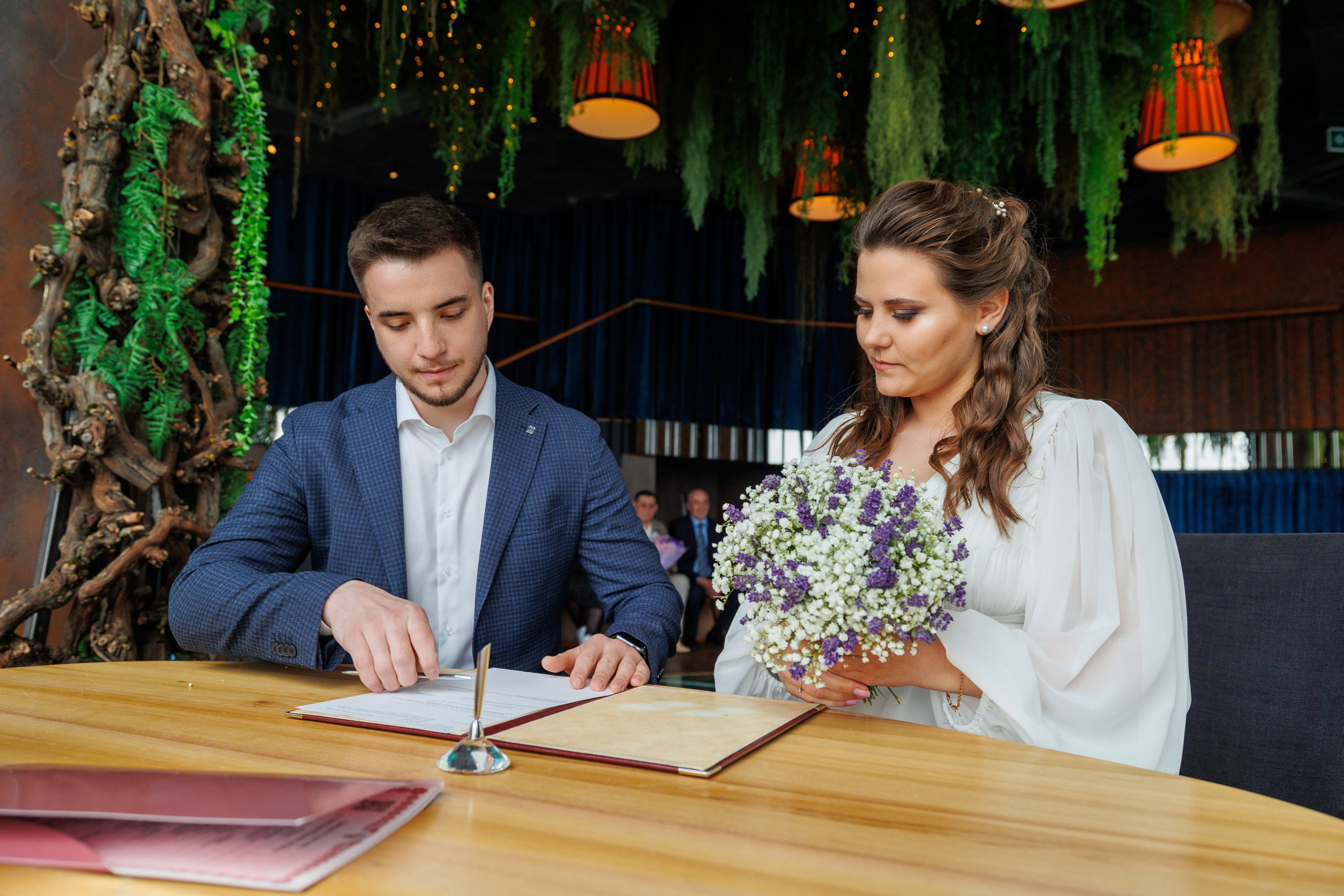 Фотограф на регистрацию в ЗАГС Москва Сити Birds Башня ОКО. Примеры фото, отзывы молодоженов и заявка на регистрацию через официальный сайт.