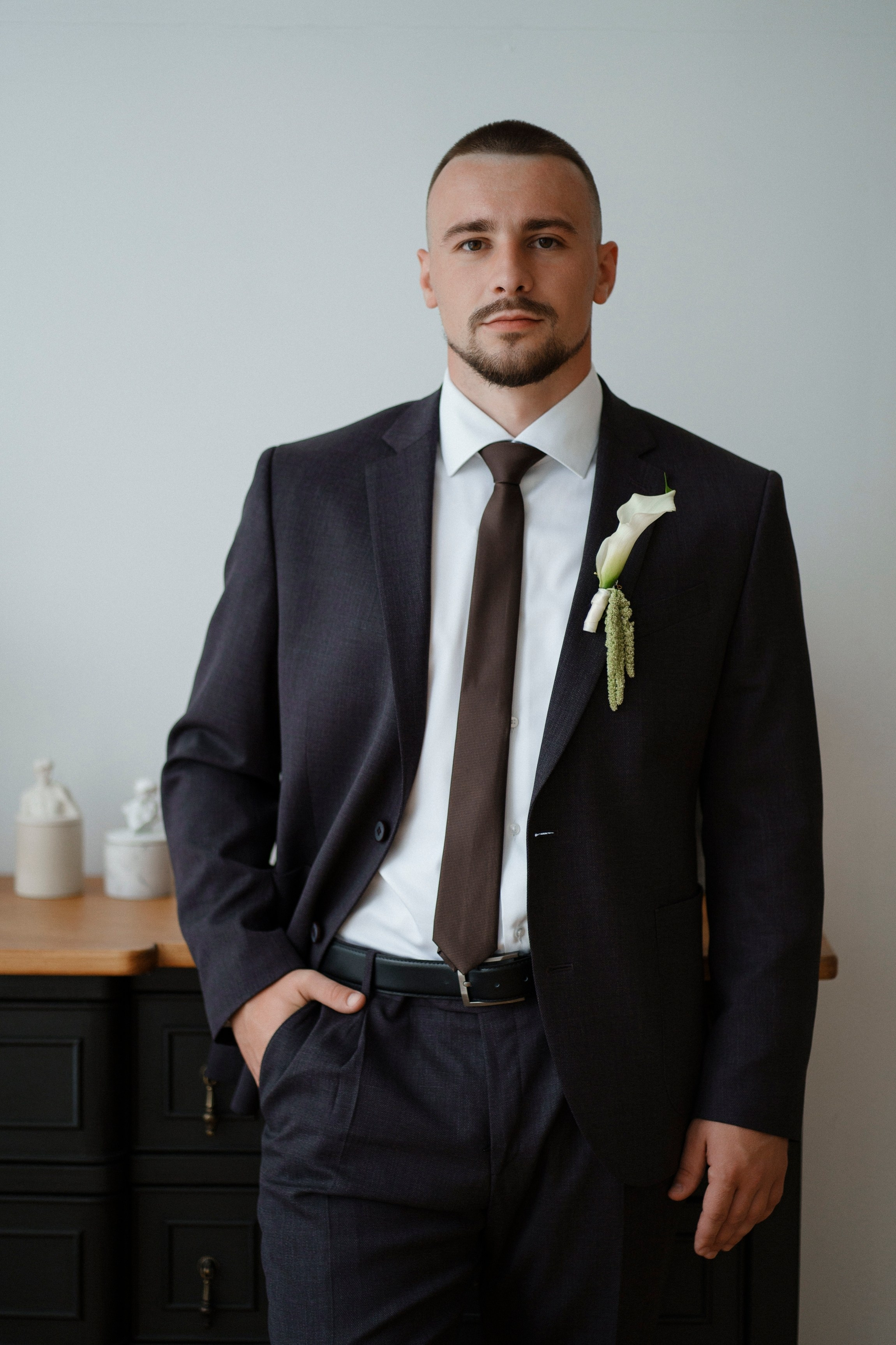 "Свадебная фотосессия в Пензе: Портрет жениха в студии".