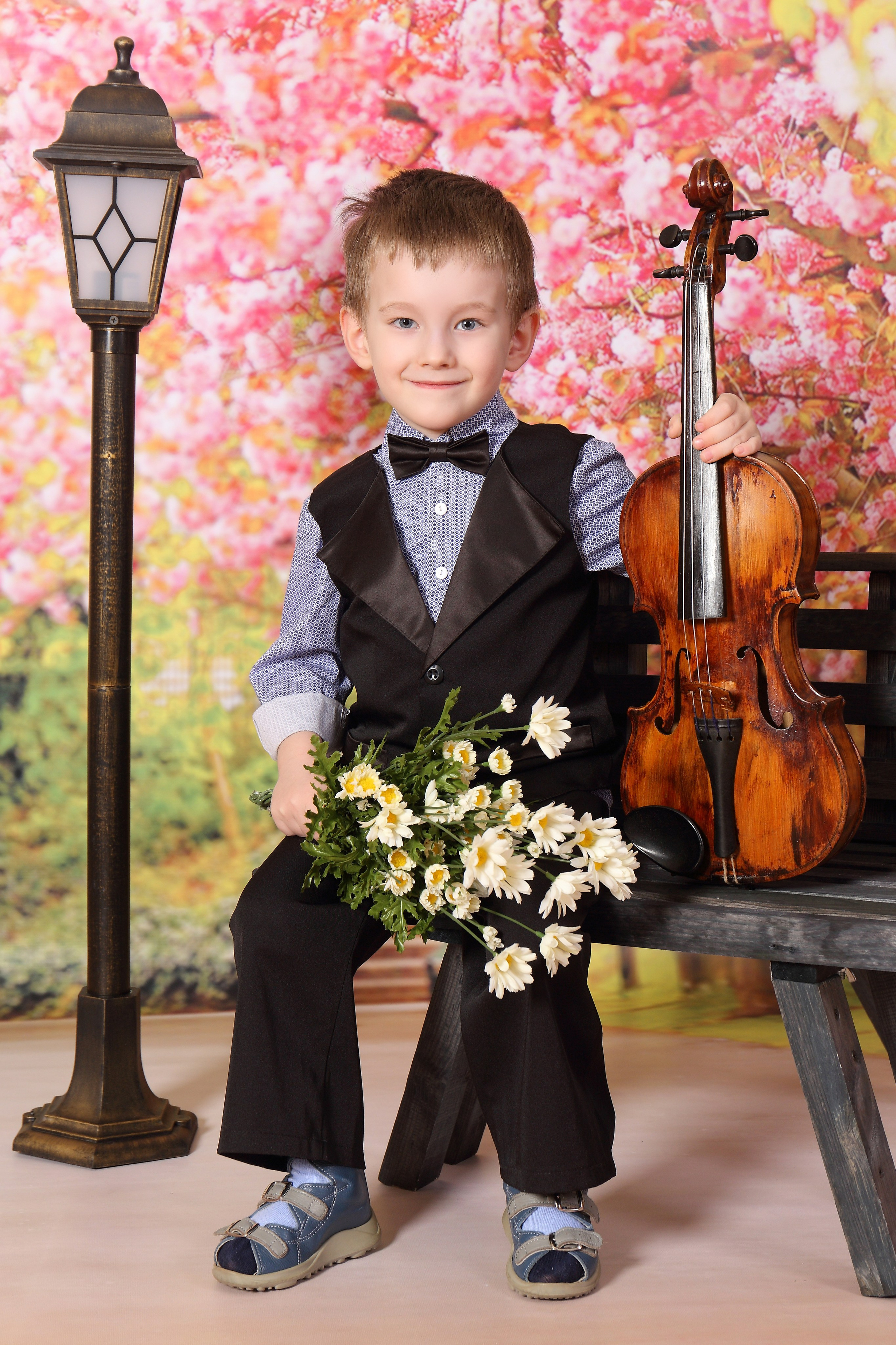 Со скрипкой. Детская выездная фотостудия