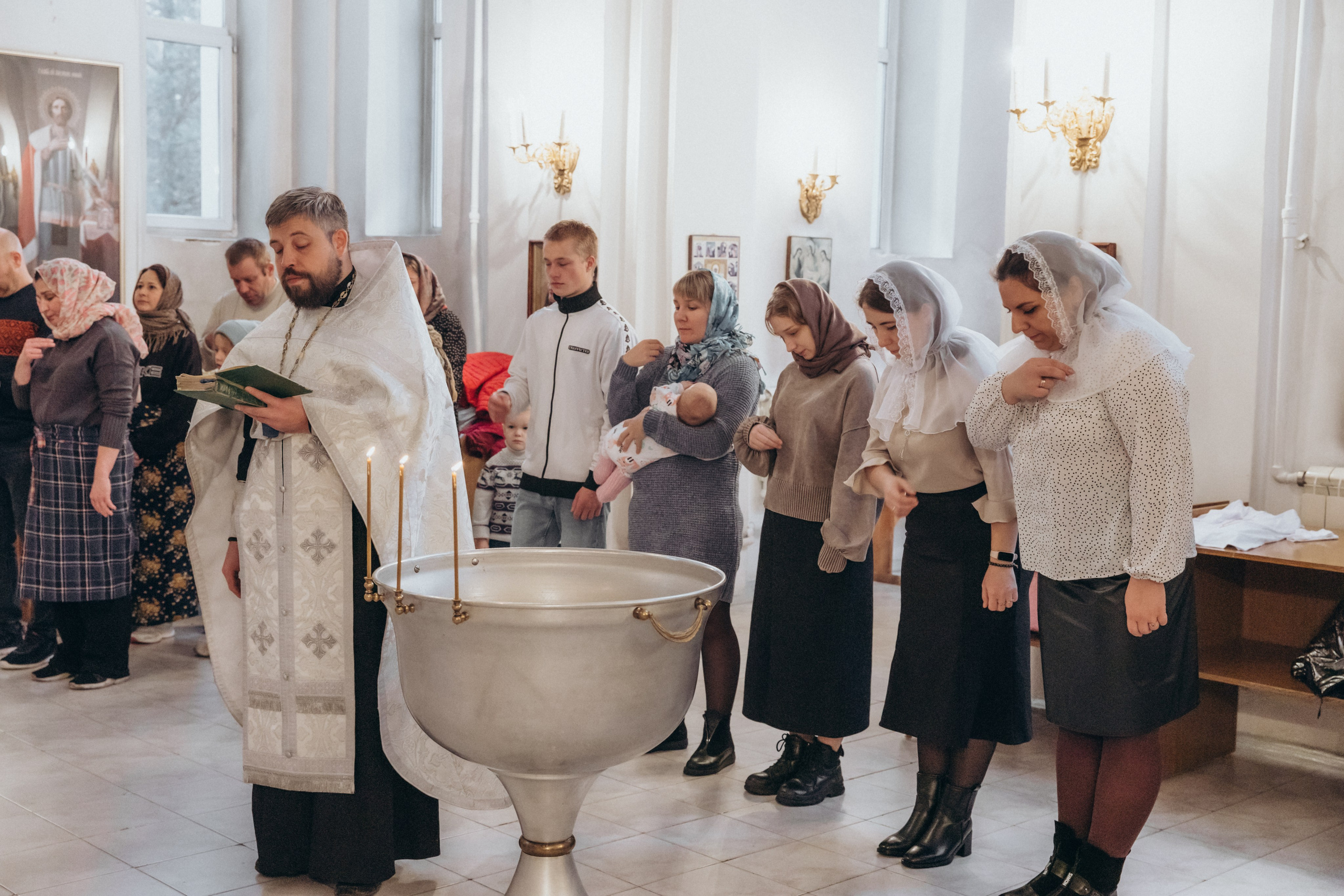 Крещение Веры. Фотограф на крещение в Рязани. Семейный фотограф