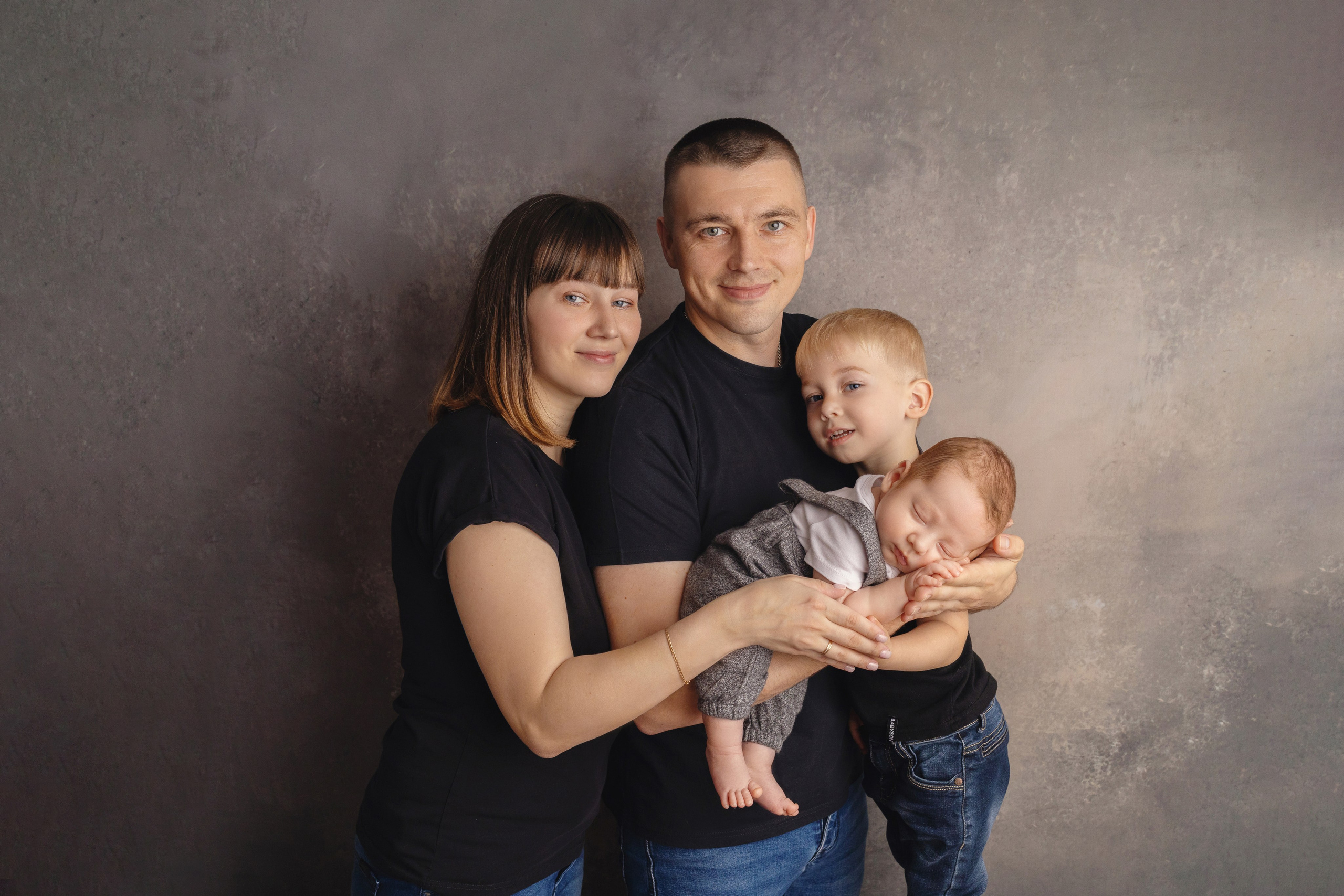 Семейные кадры от Elvira Kamaeva. Фотограф новорожденных малышей в Омске и Омской области Эльвира Камаева