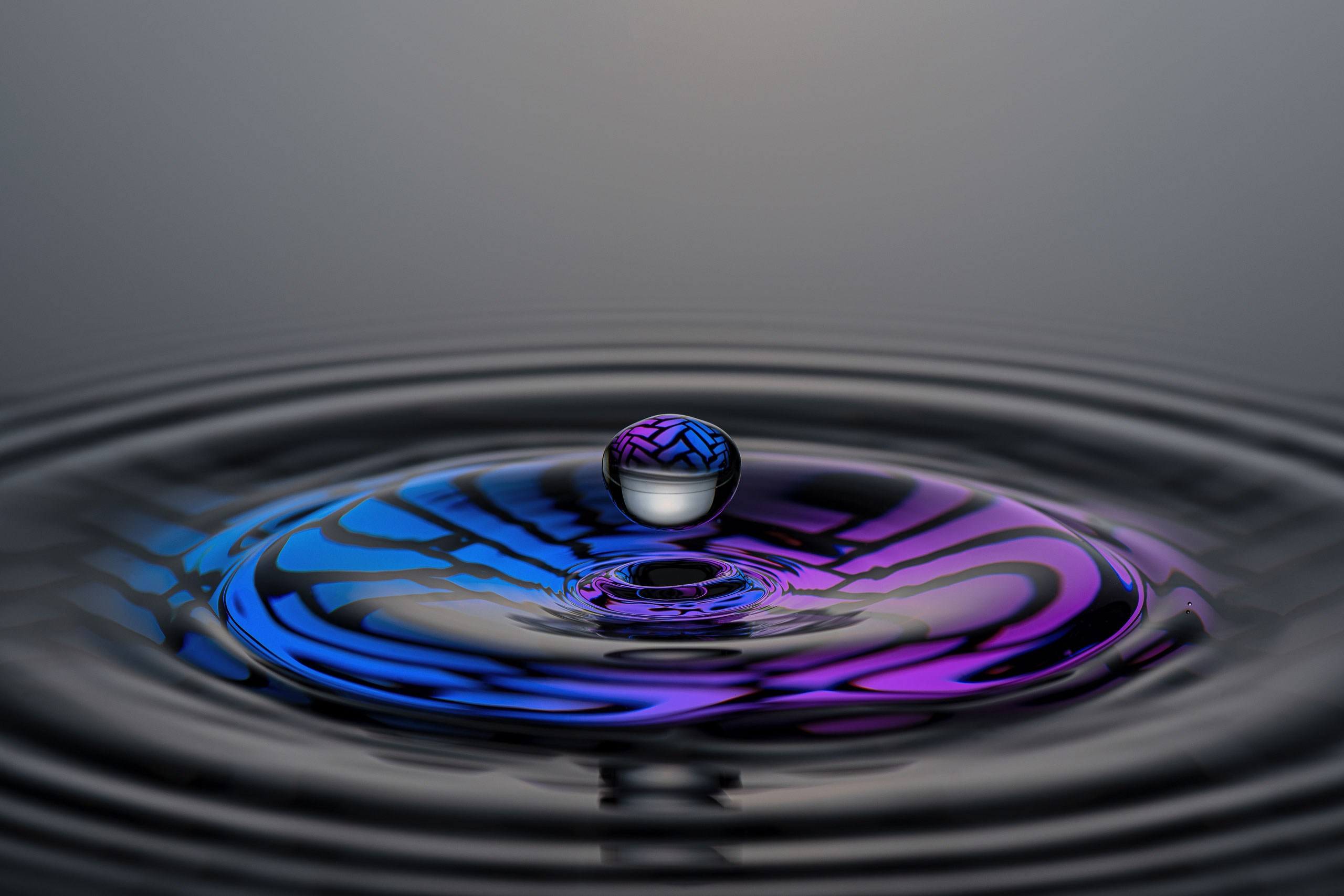 Классические формы. Скульптуры из воды Сергея Толмачева