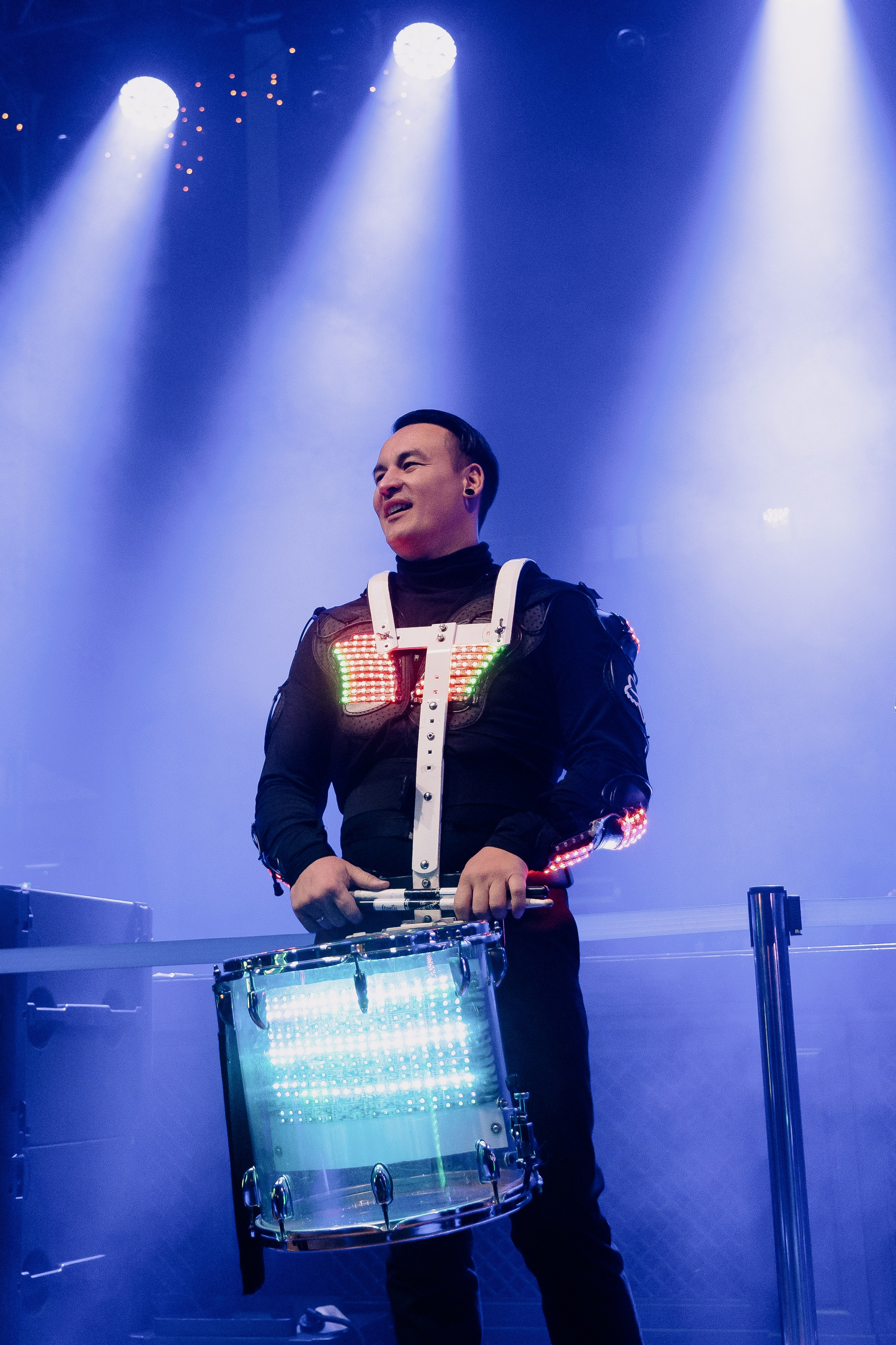 20 ЛЕТ МЕГАПОЛИС ЧЕЛЯБИНСК ХЕДЛАЙНЕР ЕЛКА. Репортажный фотограф Зуев Роман г. Челябинск