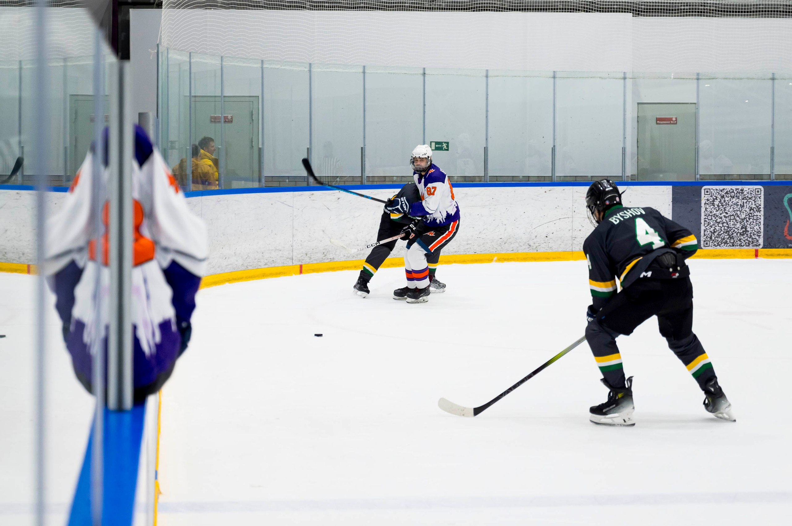 Хоккейный матч корпоративной команды Зарубежнефть. Репортажный фотограф и видеограф Слава Думчев. Тимбилдинги, отчетники, корпоративы