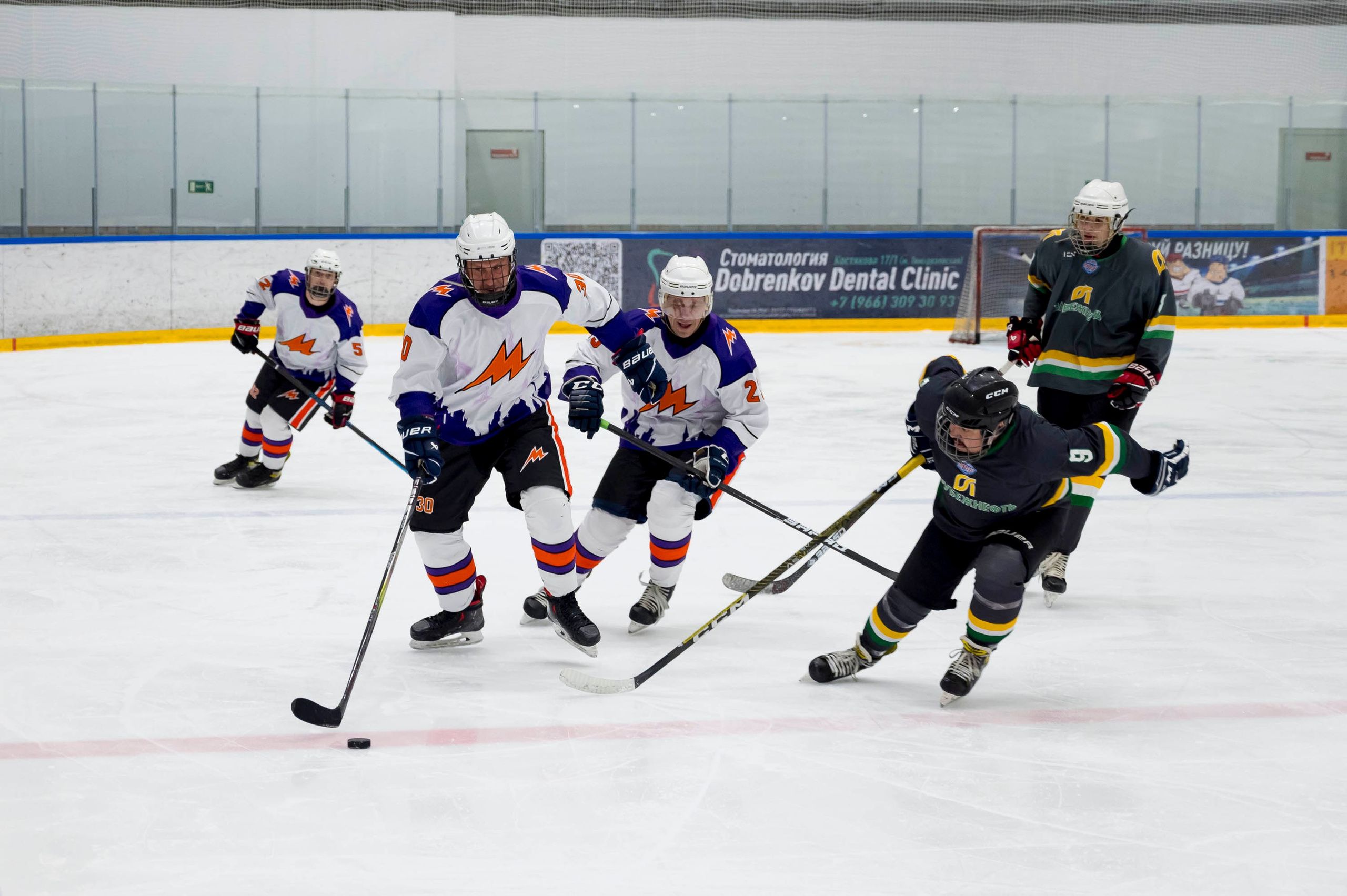 Хоккейный матч корпоративной команды Зарубежнефть. Репортажный фотограф и видеограф Слава Думчев. Тимбилдинги, отчетники, корпоративы