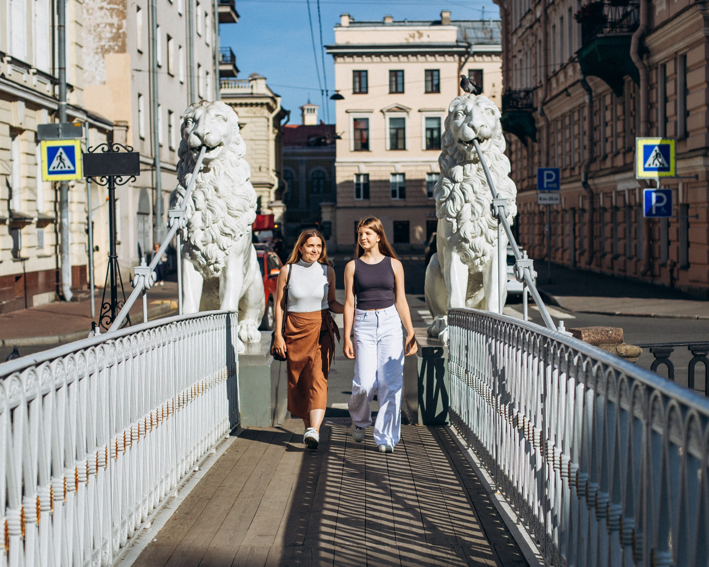 Александра с дочей в августе. Фотопрогулка в Петербурге. Индивидуальный и семейный фотограф в Санкт-Петербурге