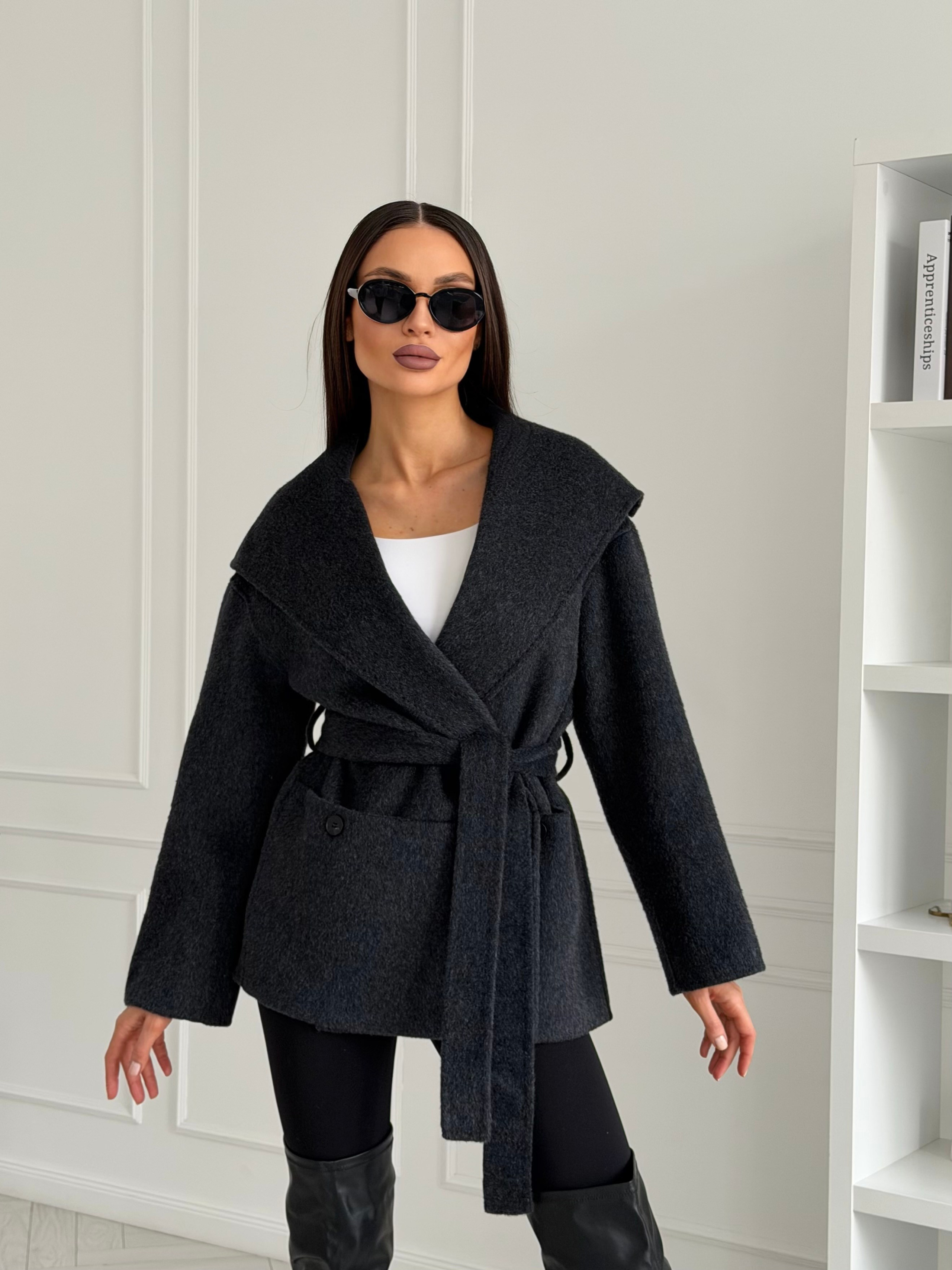 Оптовые продажи верхней одежды. Женские пальто из шерсти — заказать