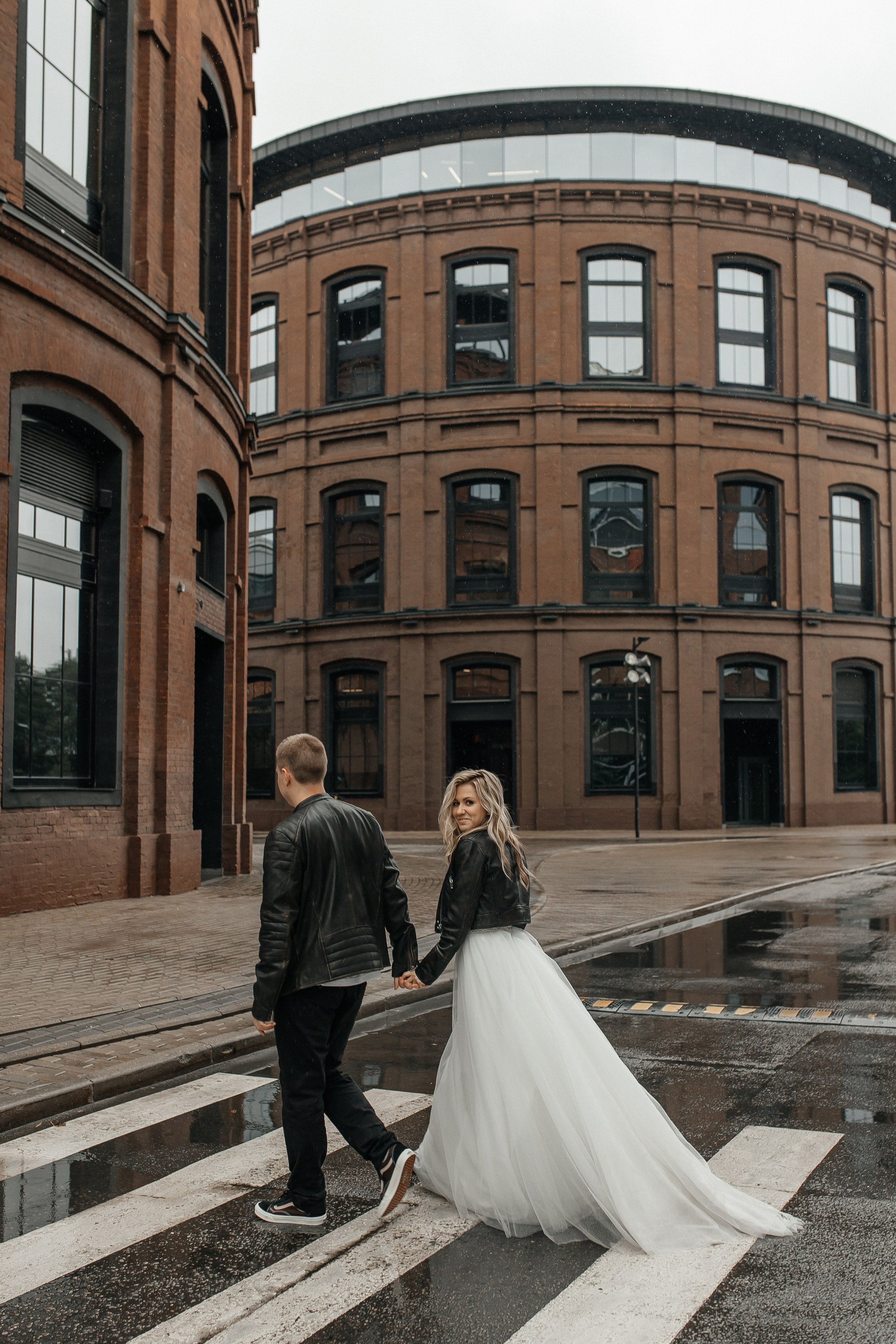 Свадебная прогулка в Москве в рок стиле