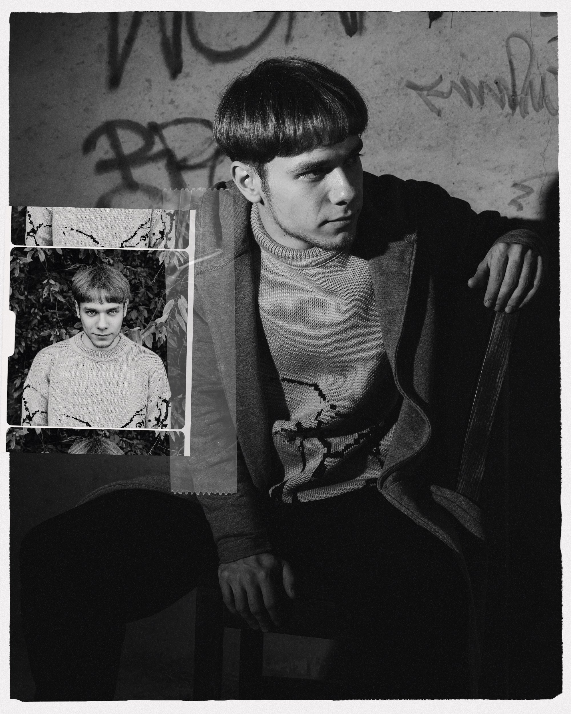 Мужчина сидит на стуле