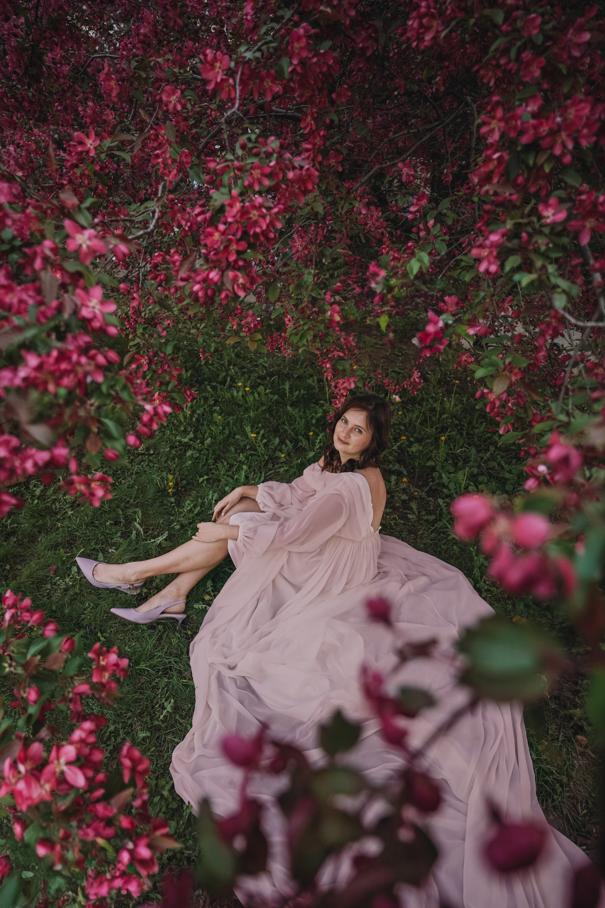 Съёмки в цветениях. Фотограф Айгуль Вишня, съёмка в Москве и Санкт-Петербурге