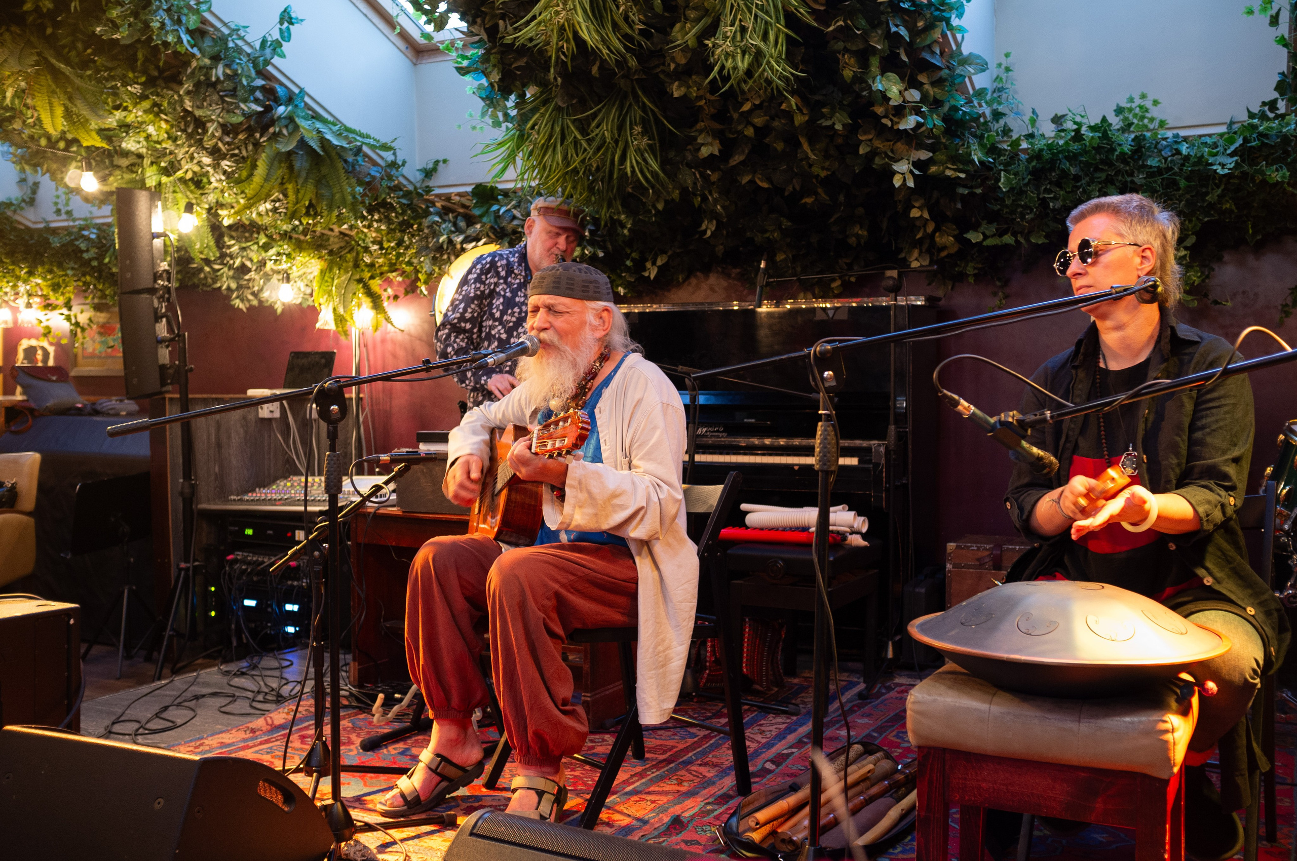 Китайский джаз и этника. Бронислав Виногродский в Kozlov club. Искусство фотографии. Мария Осокина