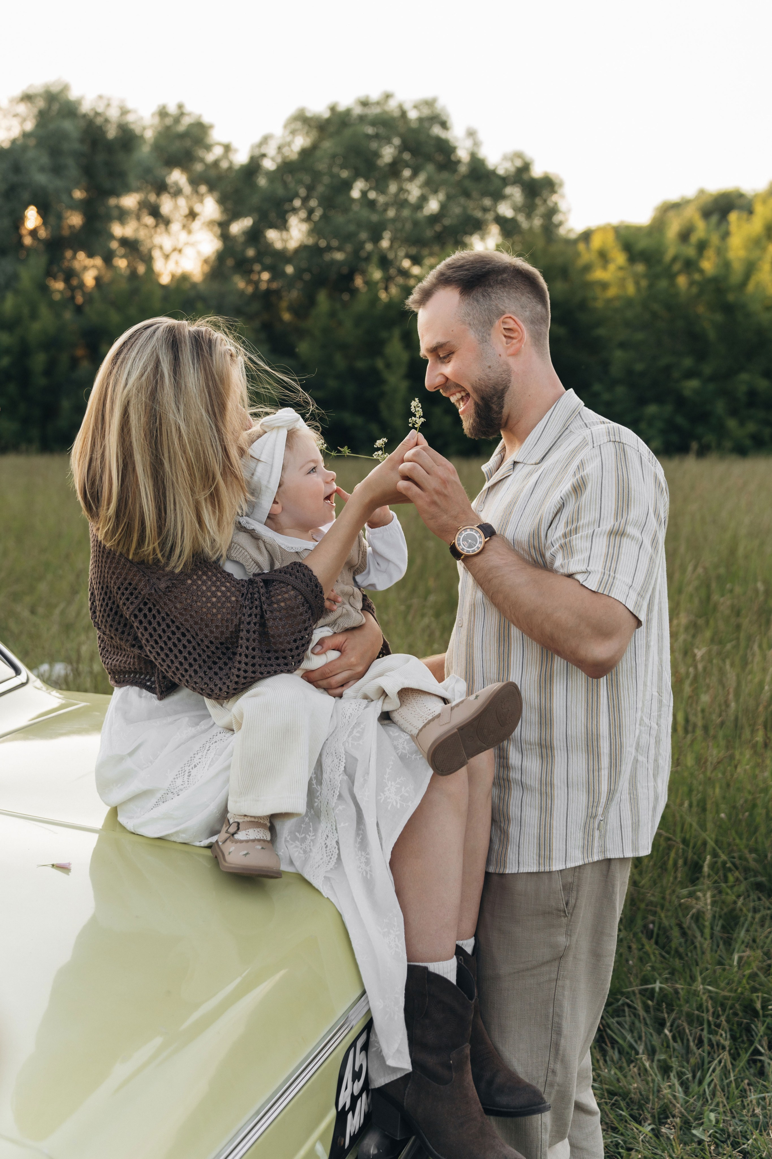На машине загород. Ваш фотограф Вика Артемова