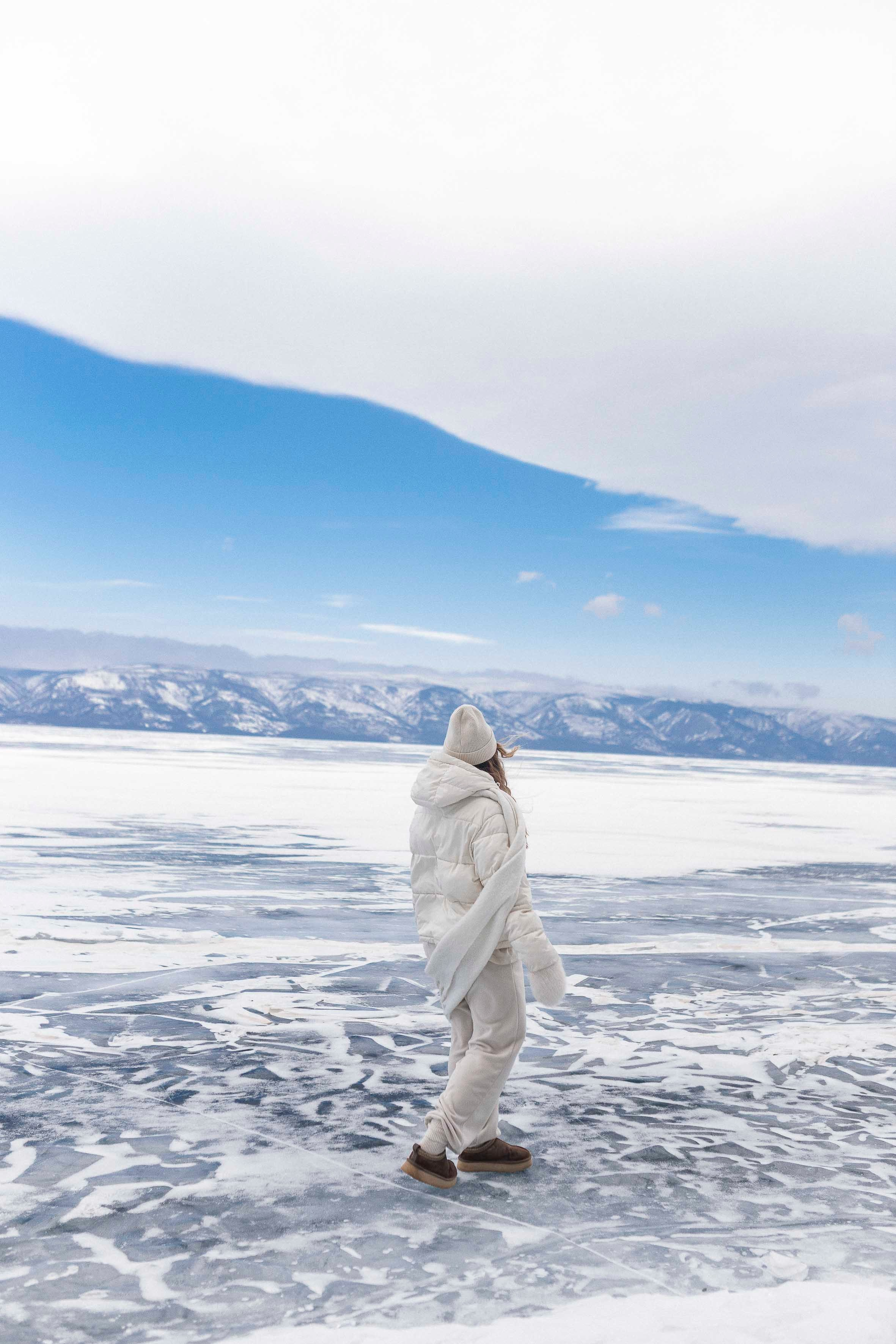 Весь день на льду. Фотограф Ольхон, Регина