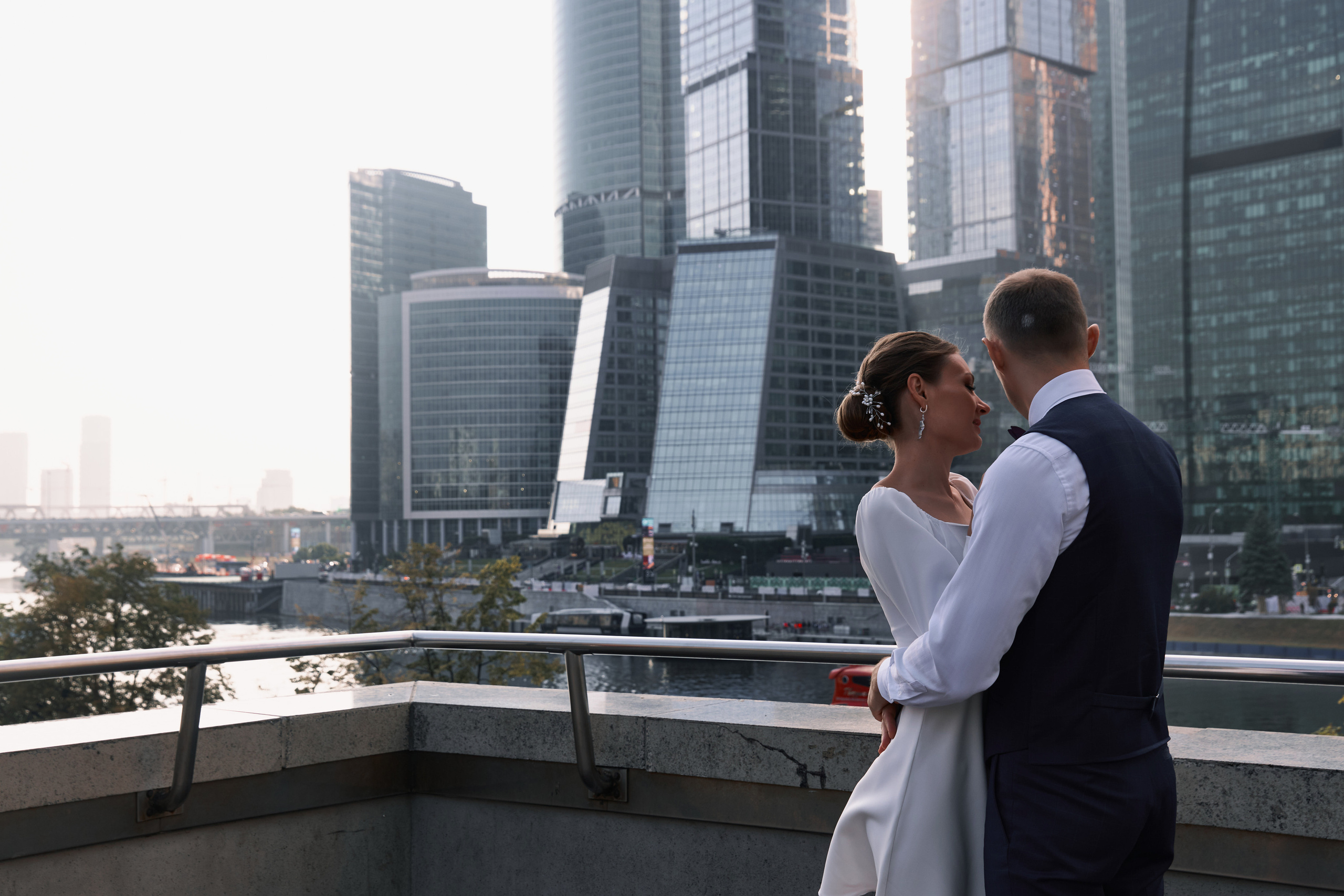 ЗАГС и прогулка в Москва Сити. Женский фотограф Москва, Лобня