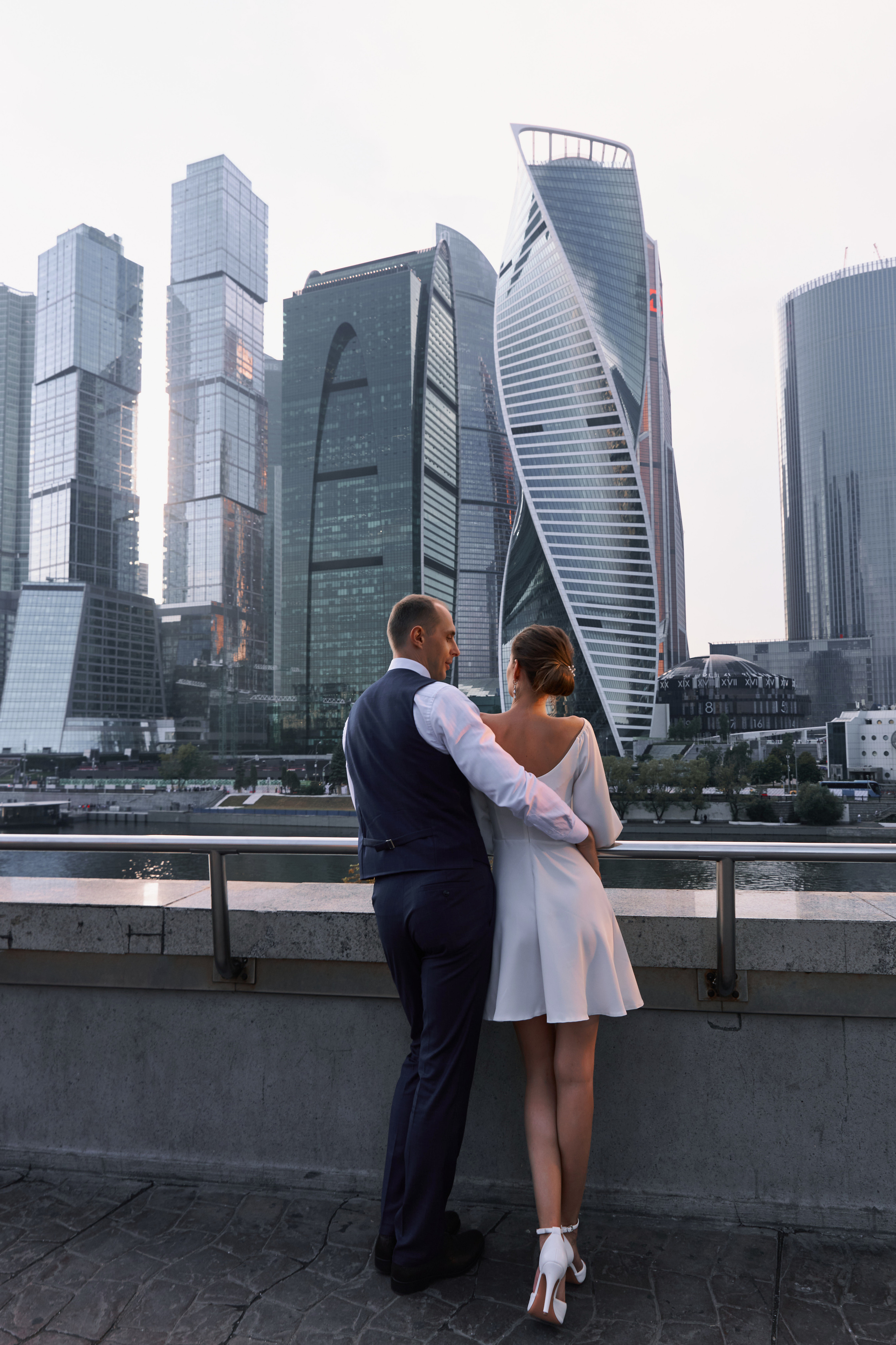 ЗАГС и прогулка в Москва Сити. Женский фотограф Москва, Лобня