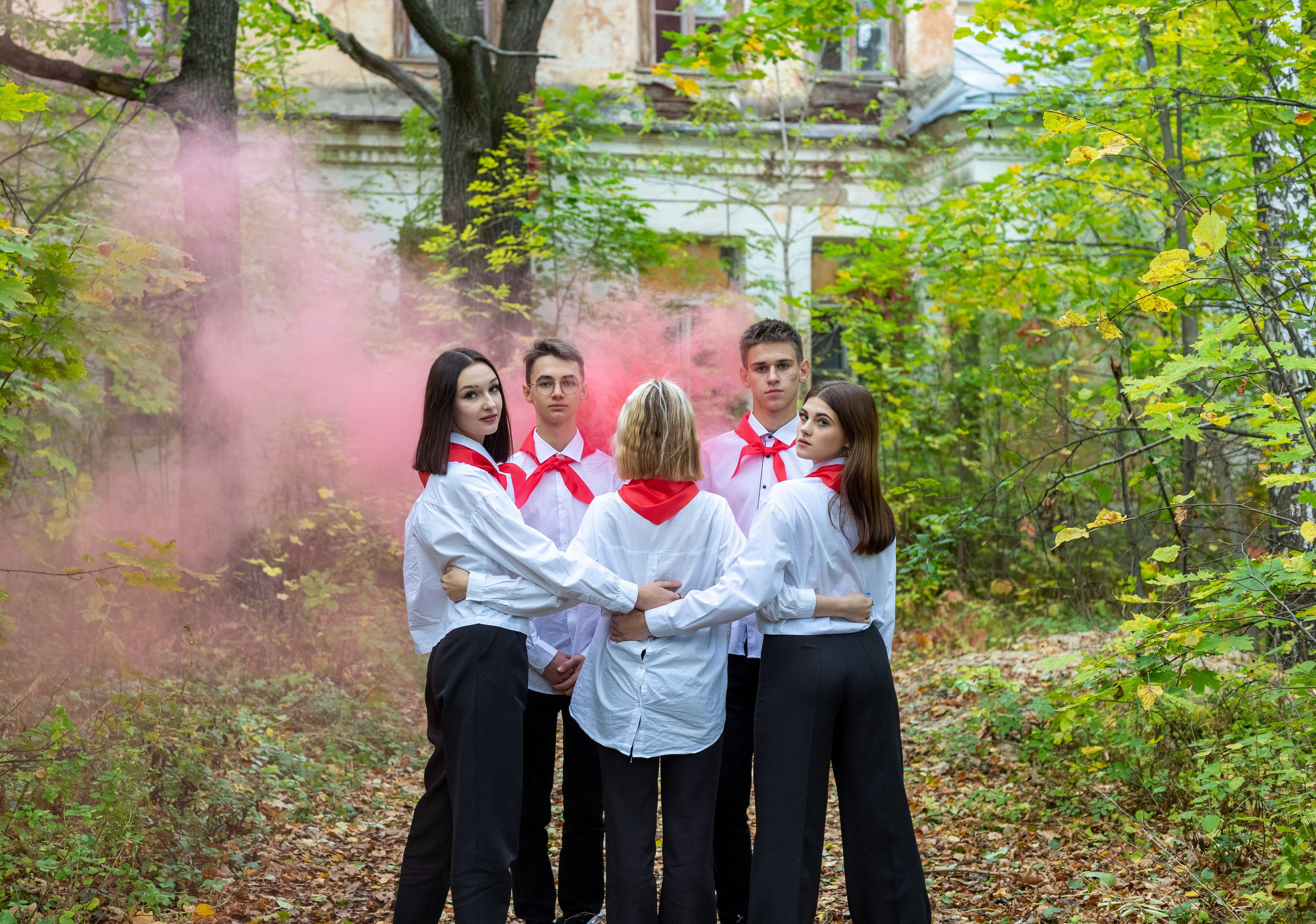 Пионеры заброшенная лесная школа, 9Б — школа 92. Выпускные альбомы Воронеж от Веры Соколовой