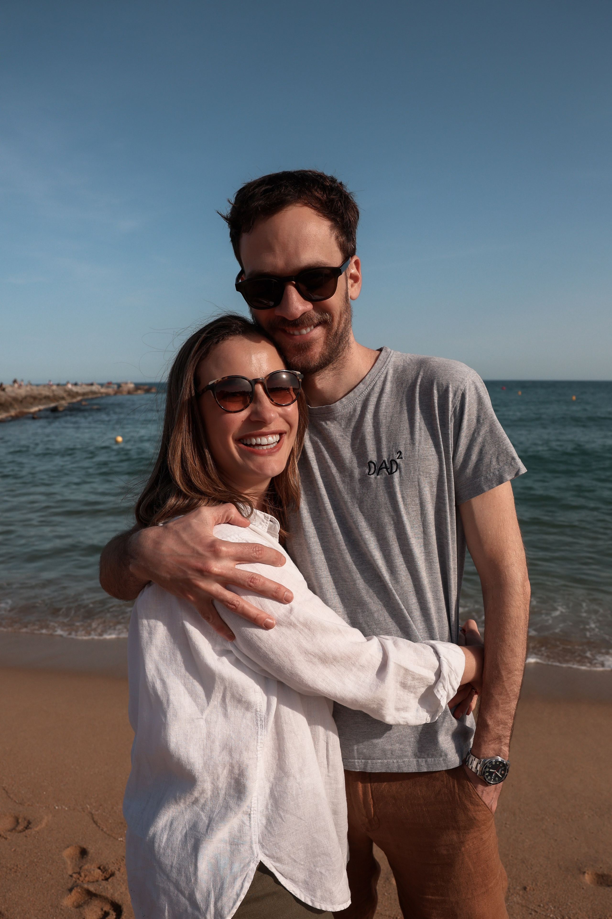 Family pizza at the sea. Natalia Zhuravleva|family, newborn, maternity photographer in Barcelona