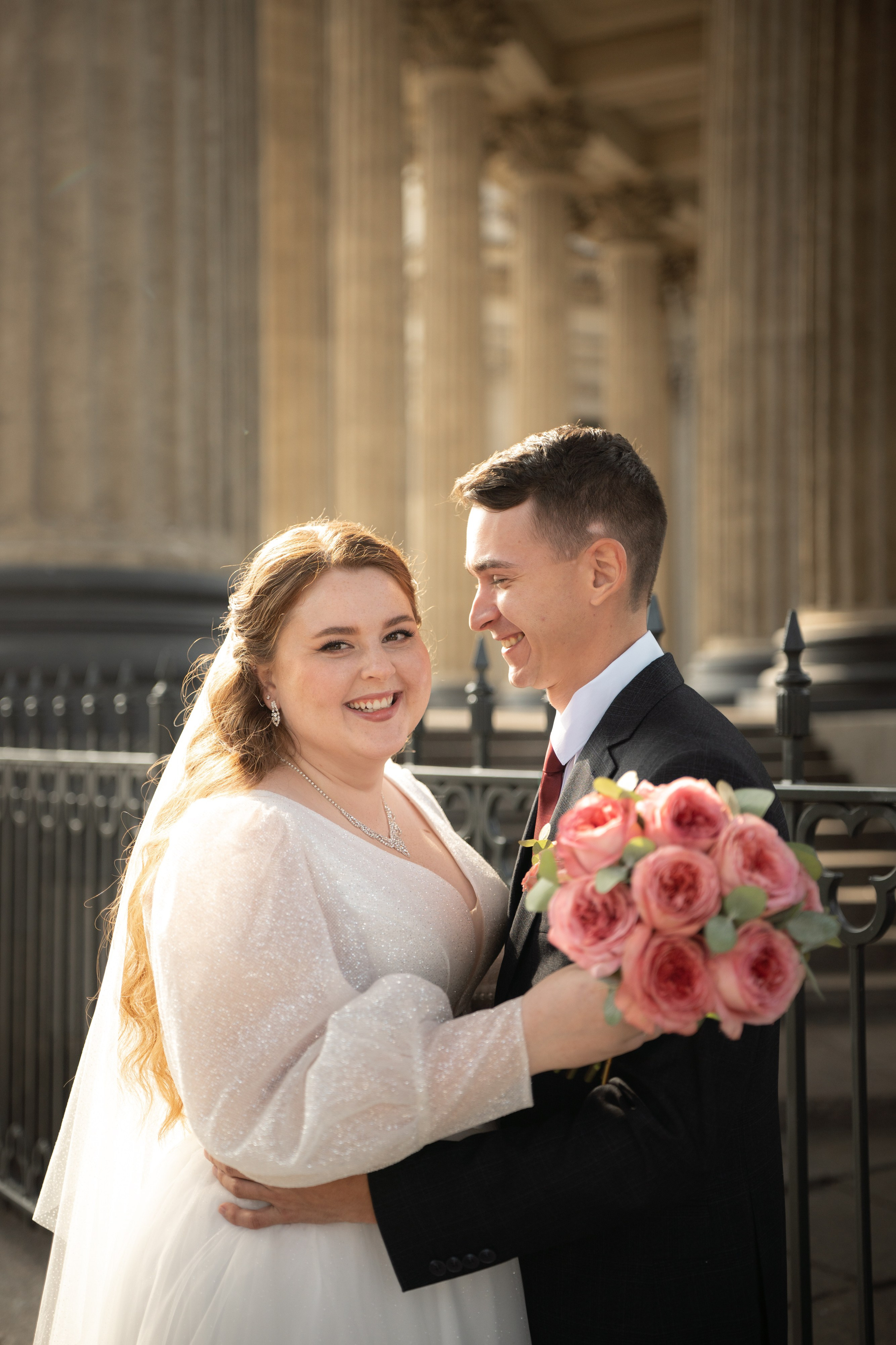 Красивые места для свадебной фотосессии летом в Санкт-Петербурге. Свадебный фотограф Александр Невский в Санкт-Петербурге