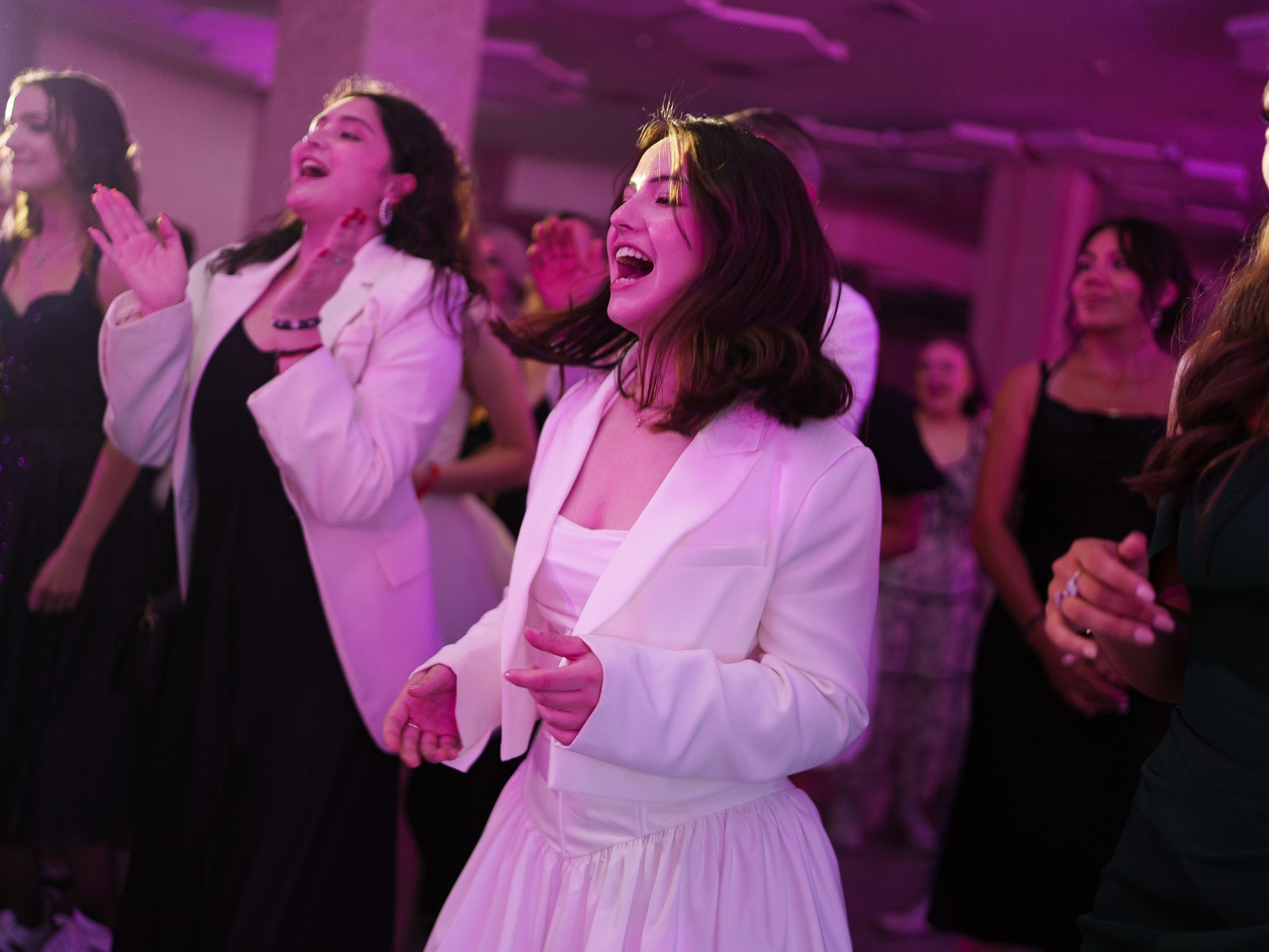 Фотограф на выпускной в Уфе — съёмка в Конгресс-холле для гимназии № 39