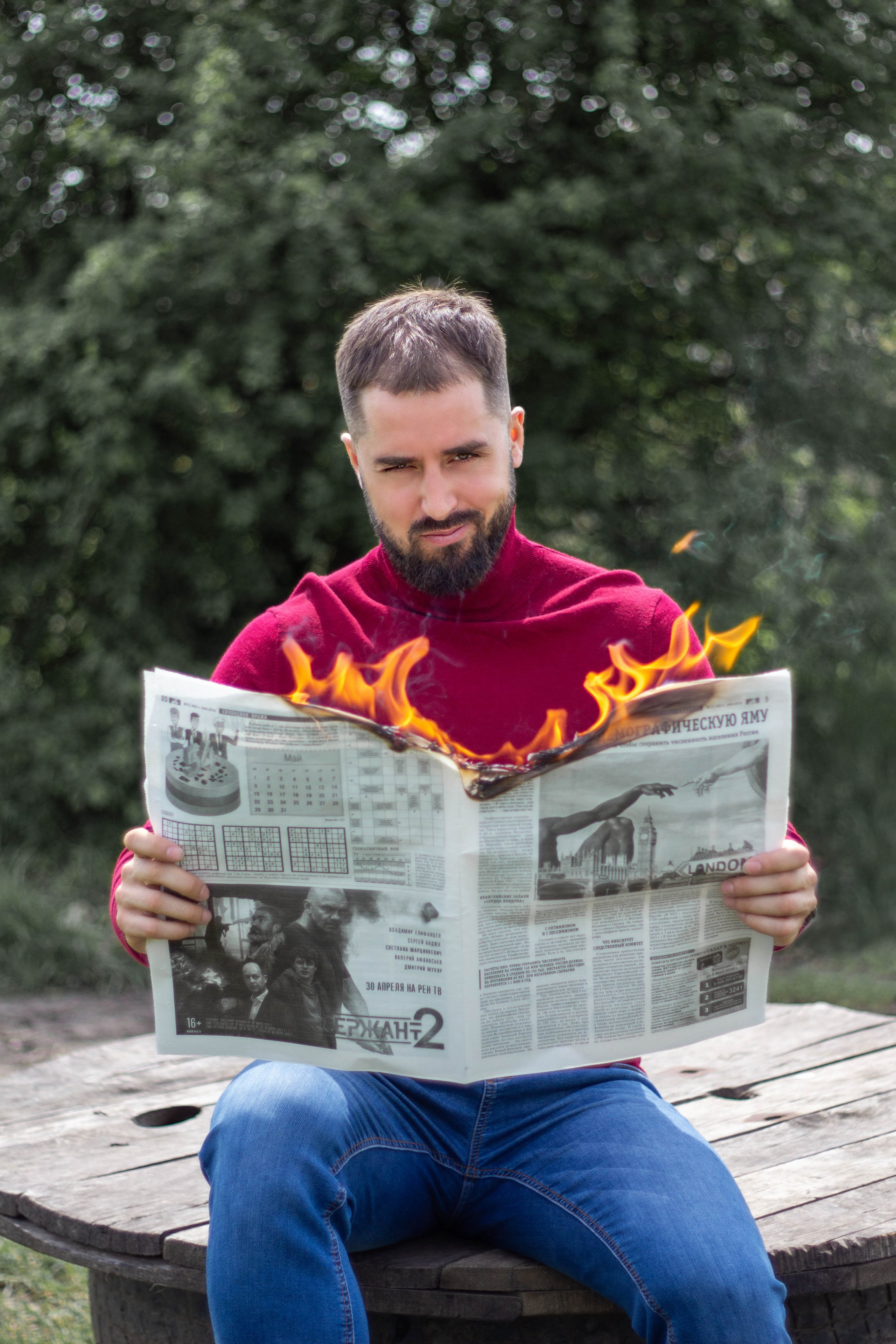 Артем бросает предметы. Нечехова Виктория